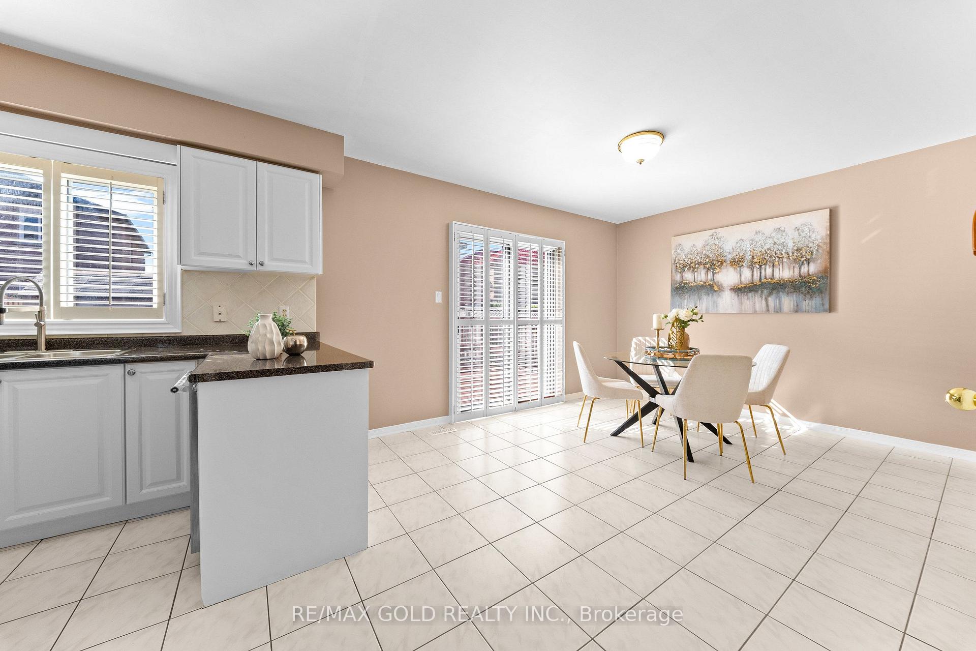 Photo 13 of 21 Pacific Wind Crescent, Brampton, Sandringham-Wellington — HOMEH