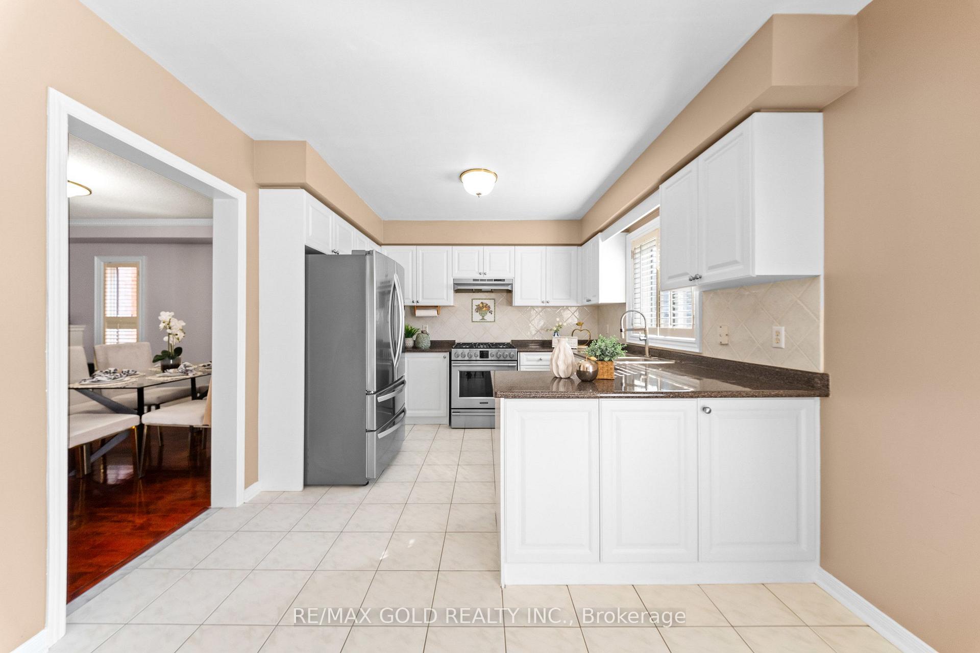 Photo 16 of 21 Pacific Wind Crescent, Brampton, Sandringham-Wellington — HOMEH