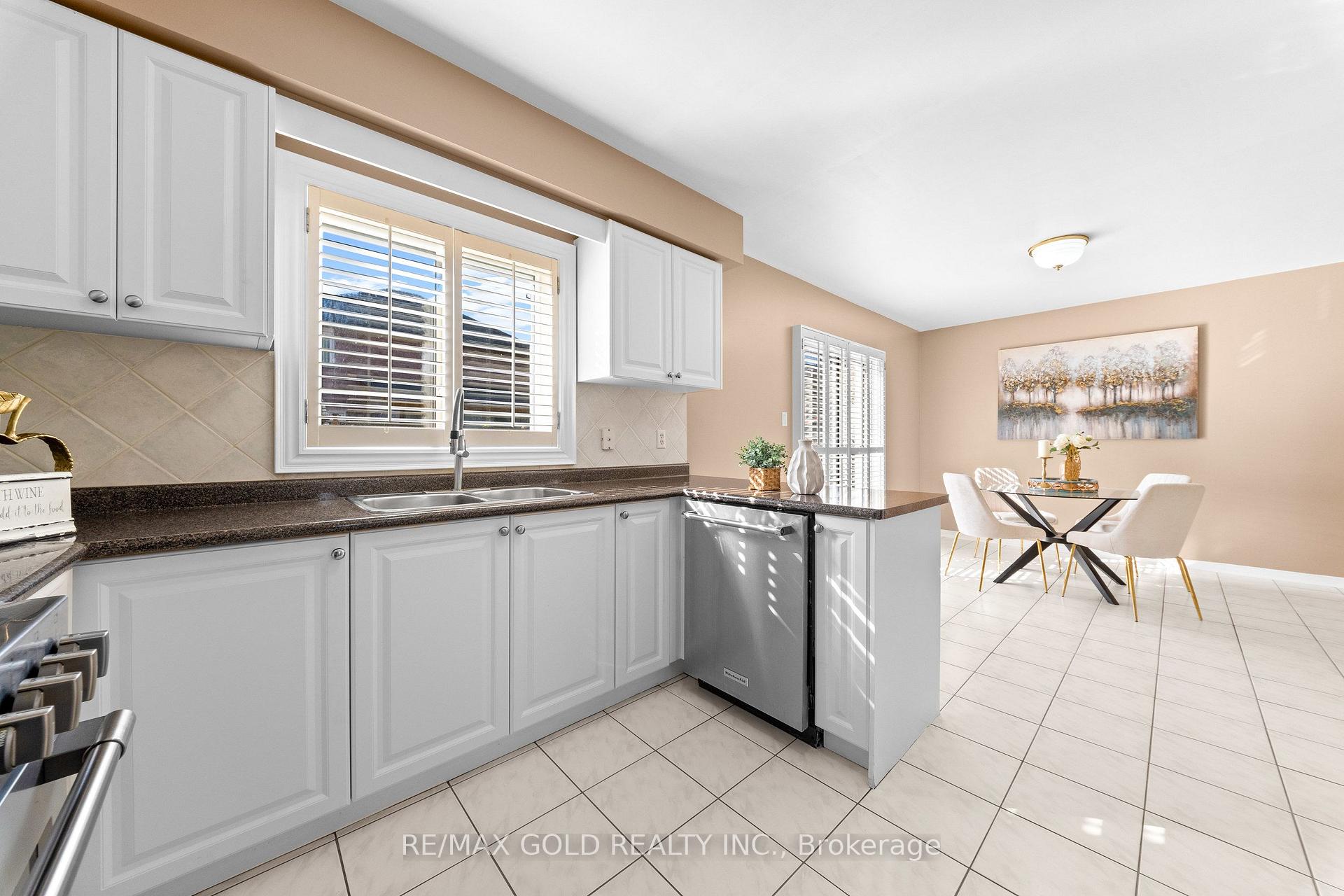 Photo 19 of 21 Pacific Wind Crescent, Brampton, Sandringham-Wellington — HOMEH
