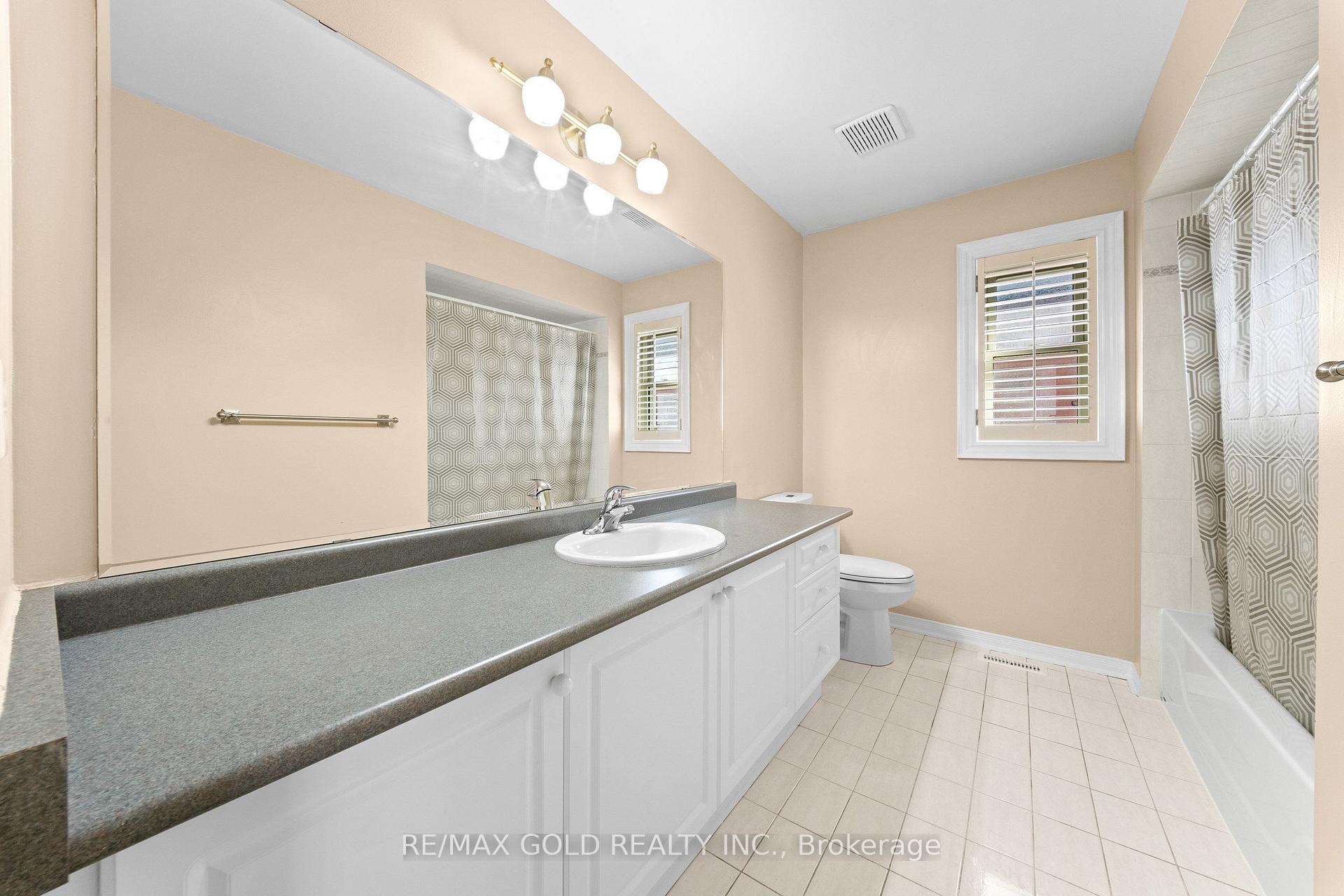 Photo 25 of 21 Pacific Wind Crescent, Brampton, Sandringham-Wellington — HOMEH
