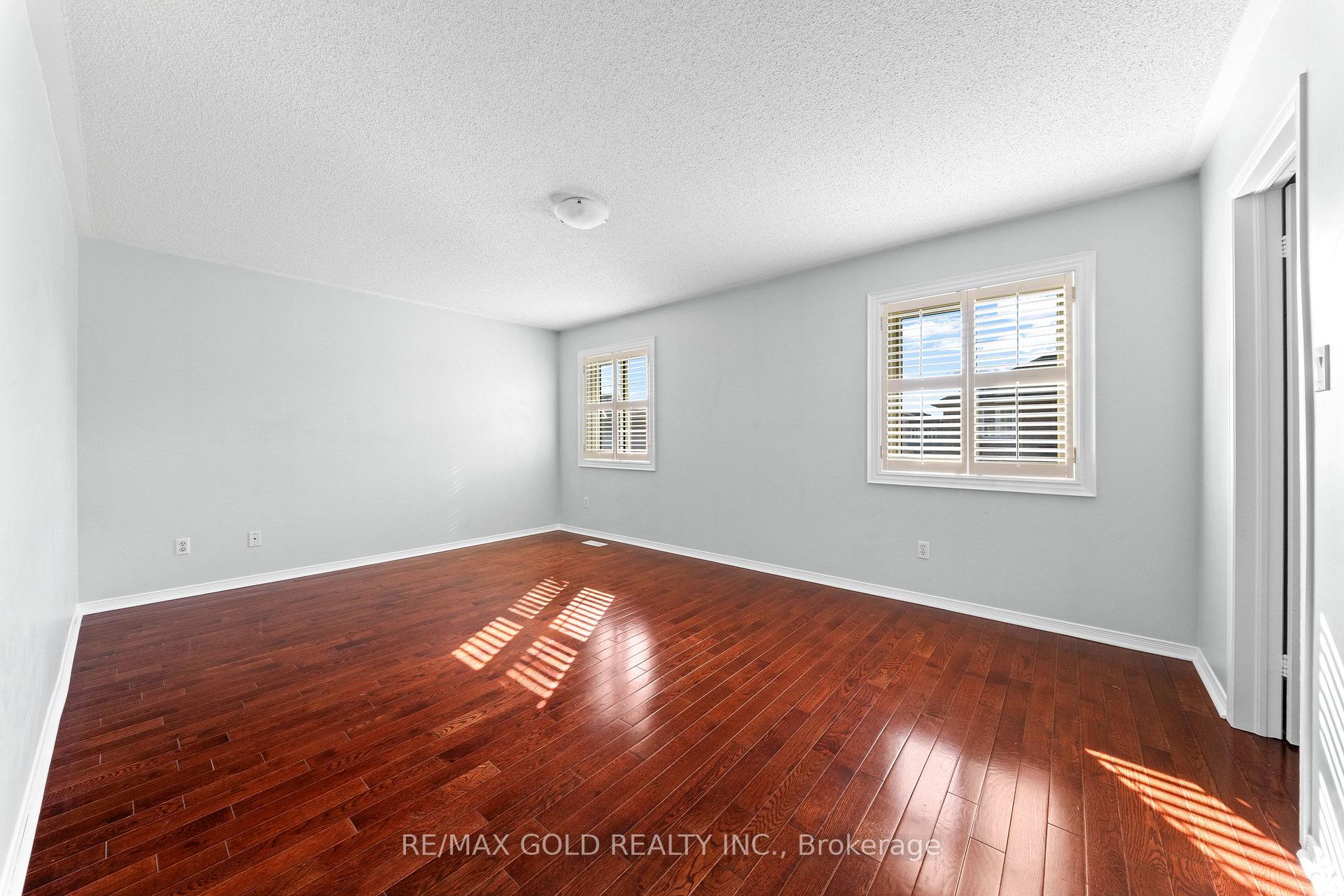 Photo 28 of 21 Pacific Wind Crescent, Brampton, Sandringham-Wellington — HOMEH