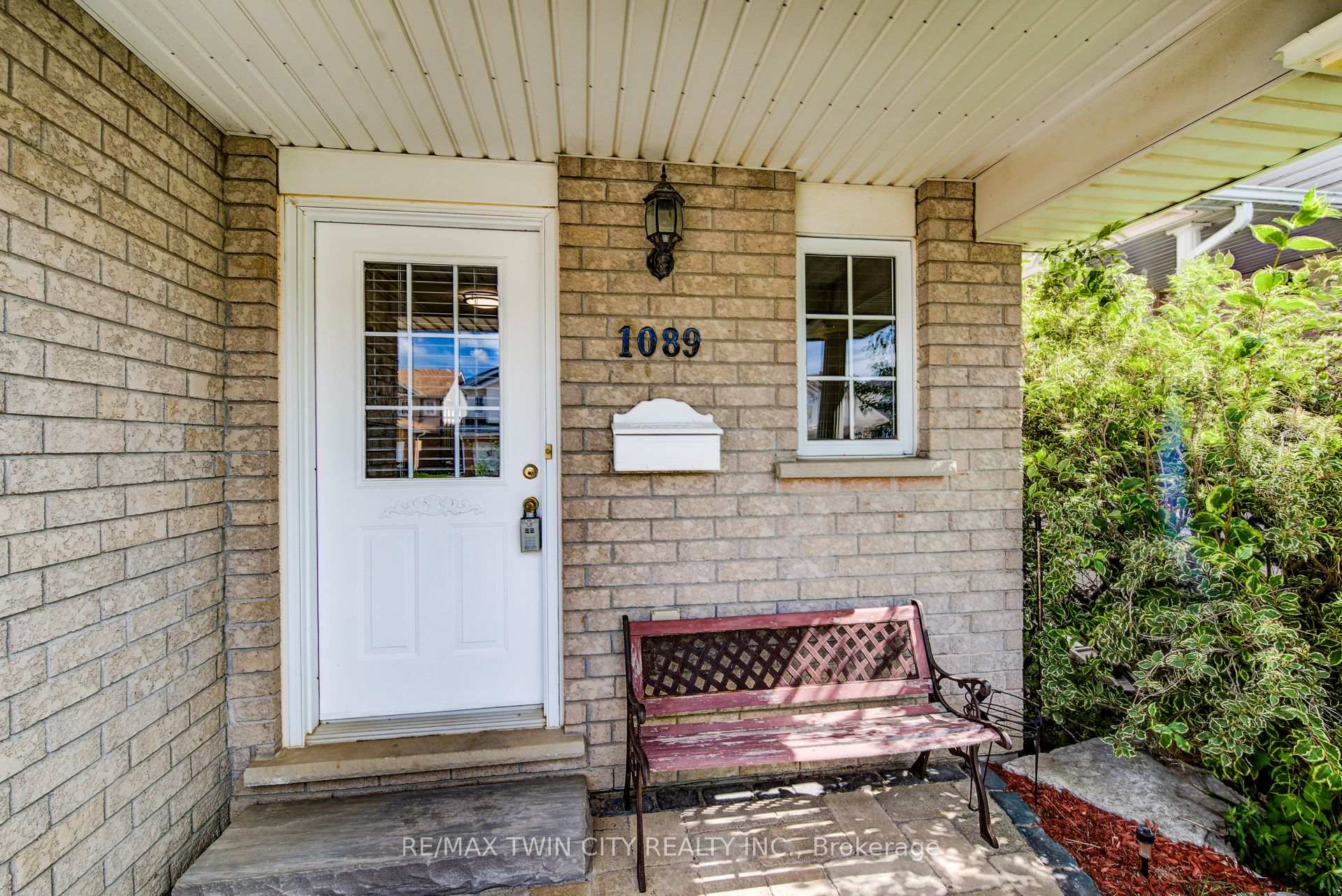 Photo 3 of 1089 Copper Leaf Crescent, Kitchener, Trussler — HOMEH