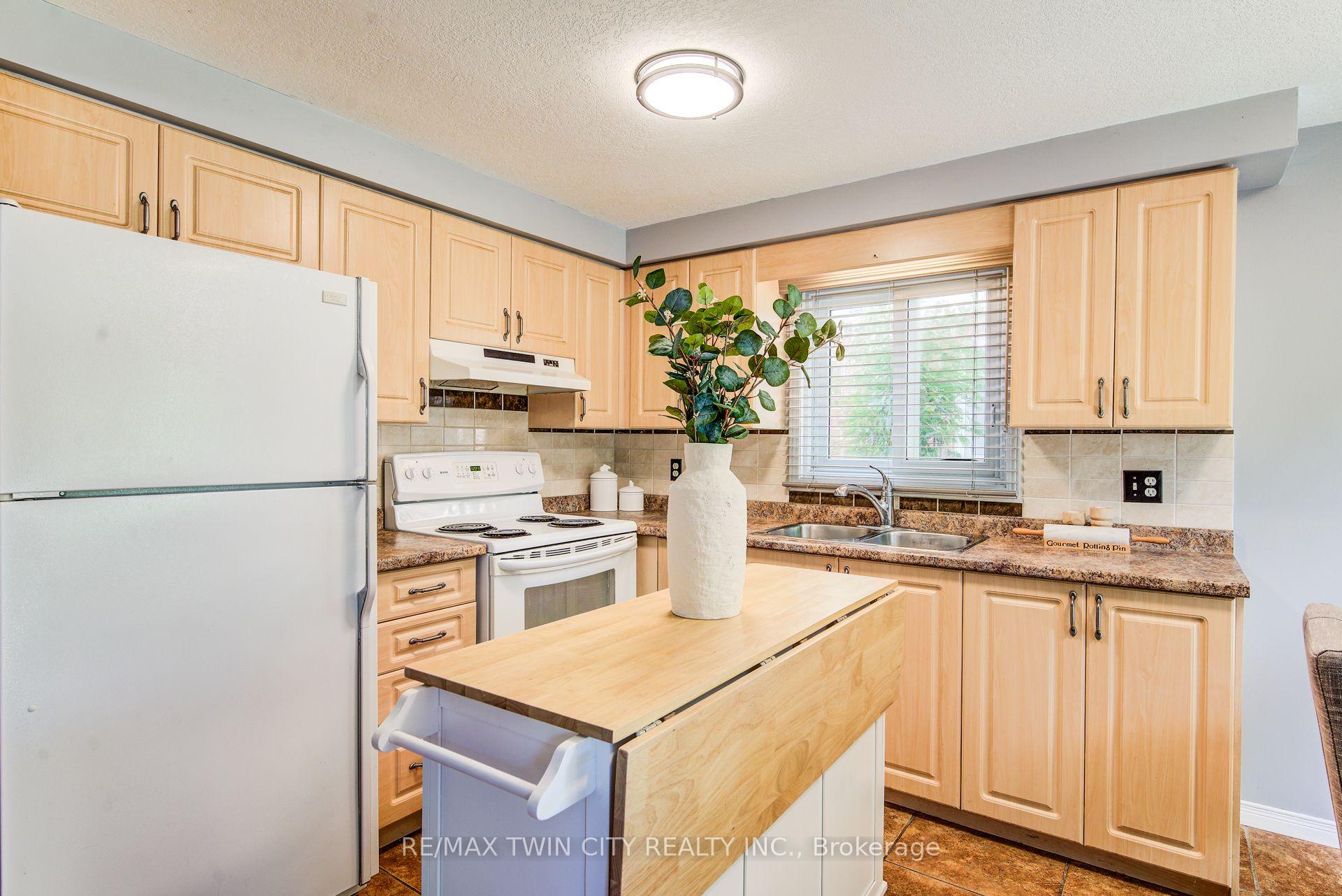 Photo 9 of 1089 Copper Leaf Crescent, Kitchener, Trussler — HOMEH