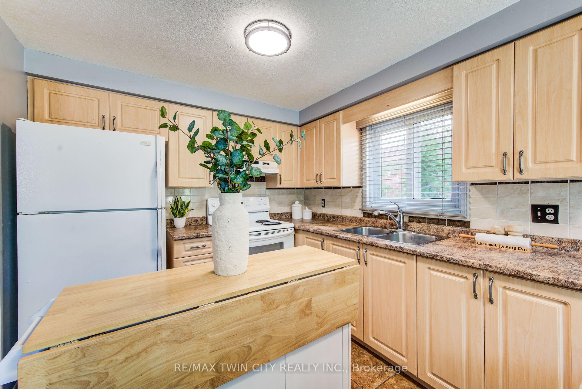 Photo 10 of 1089 Copper Leaf Crescent, Kitchener, Trussler — HOMEH