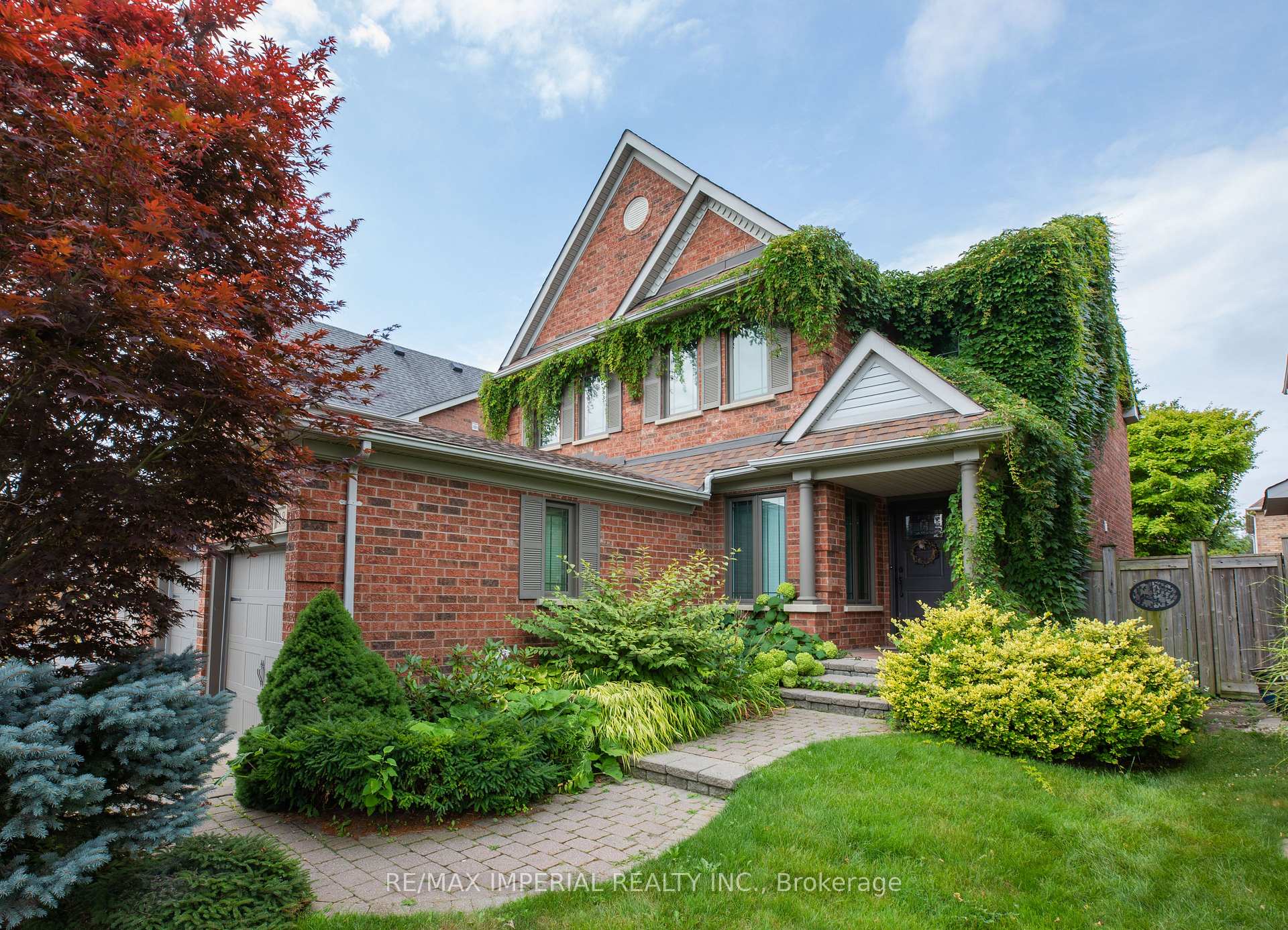 Photo 3 of 18 Windbreak Crescent, Whitby, Williamsburg — HOMEH