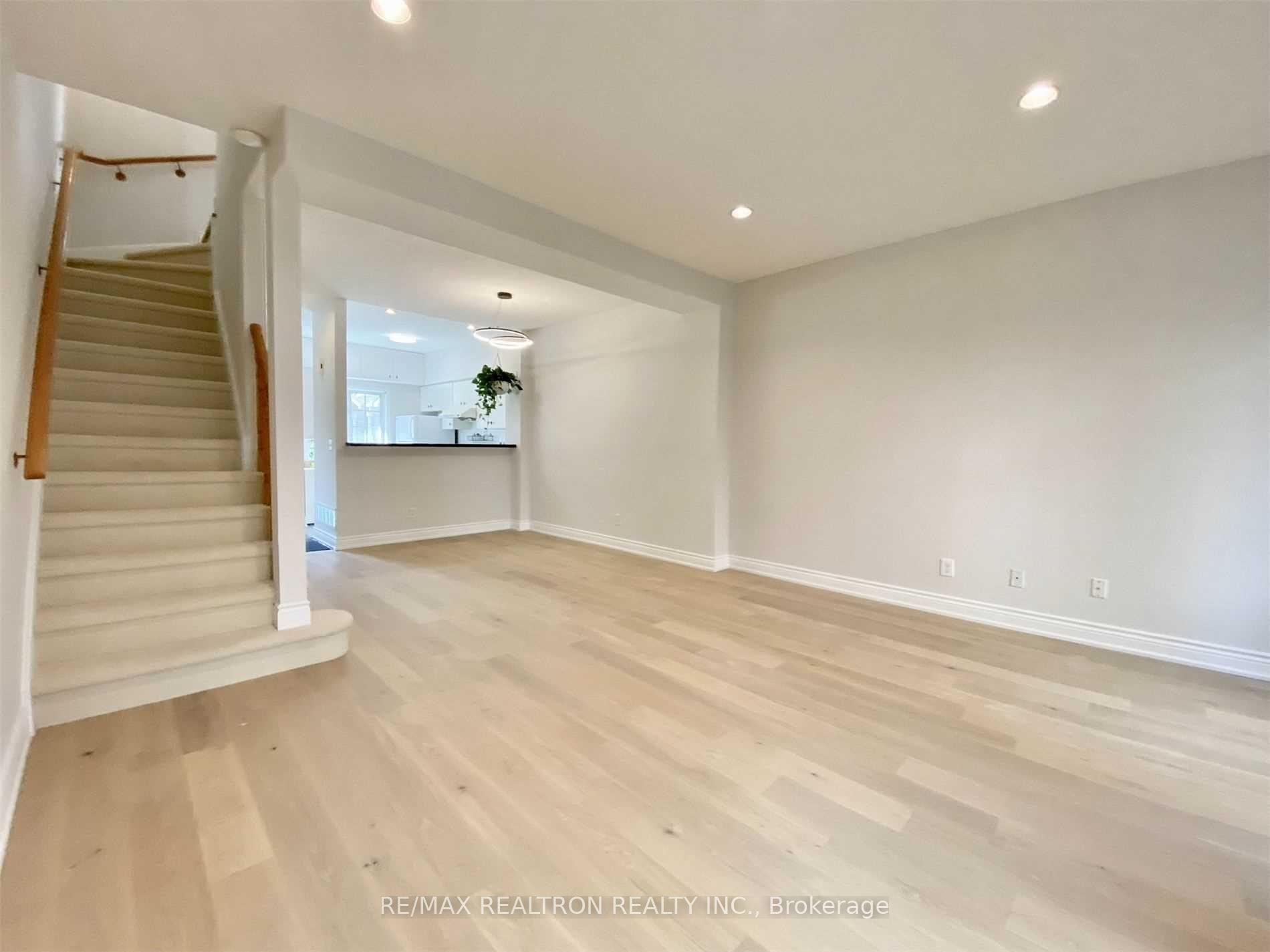 Photo 9 of Unit 13A, 1 Alpen Way, Markham, Unionville — HOMEH