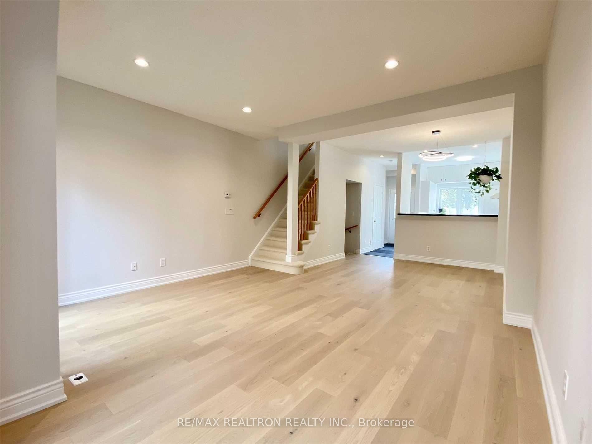 Photo 11 of Unit 13A, 1 Alpen Way, Markham, Unionville — HOMEH