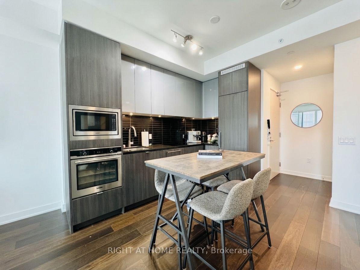 Photo 6 of Unit 1507, 115 Blue Jays Way, Toronto, Waterfront Communities — HOMEH