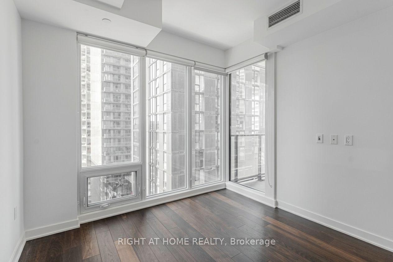 Photo 9 of Unit 1507, 115 Blue Jays Way, Toronto, Waterfront Communities — HOMEH
