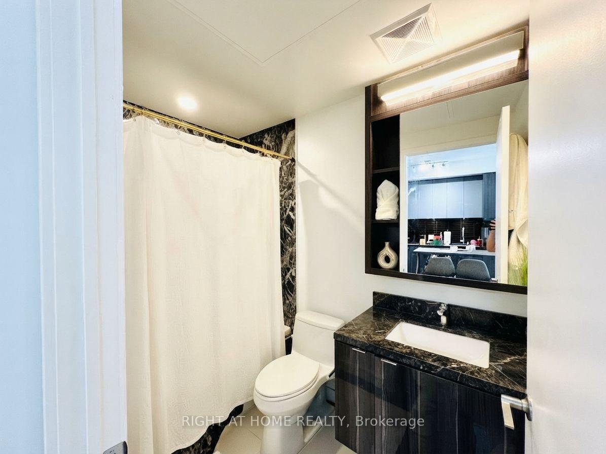 Photo 10 of Unit 1507, 115 Blue Jays Way, Toronto, Waterfront Communities — HOMEH