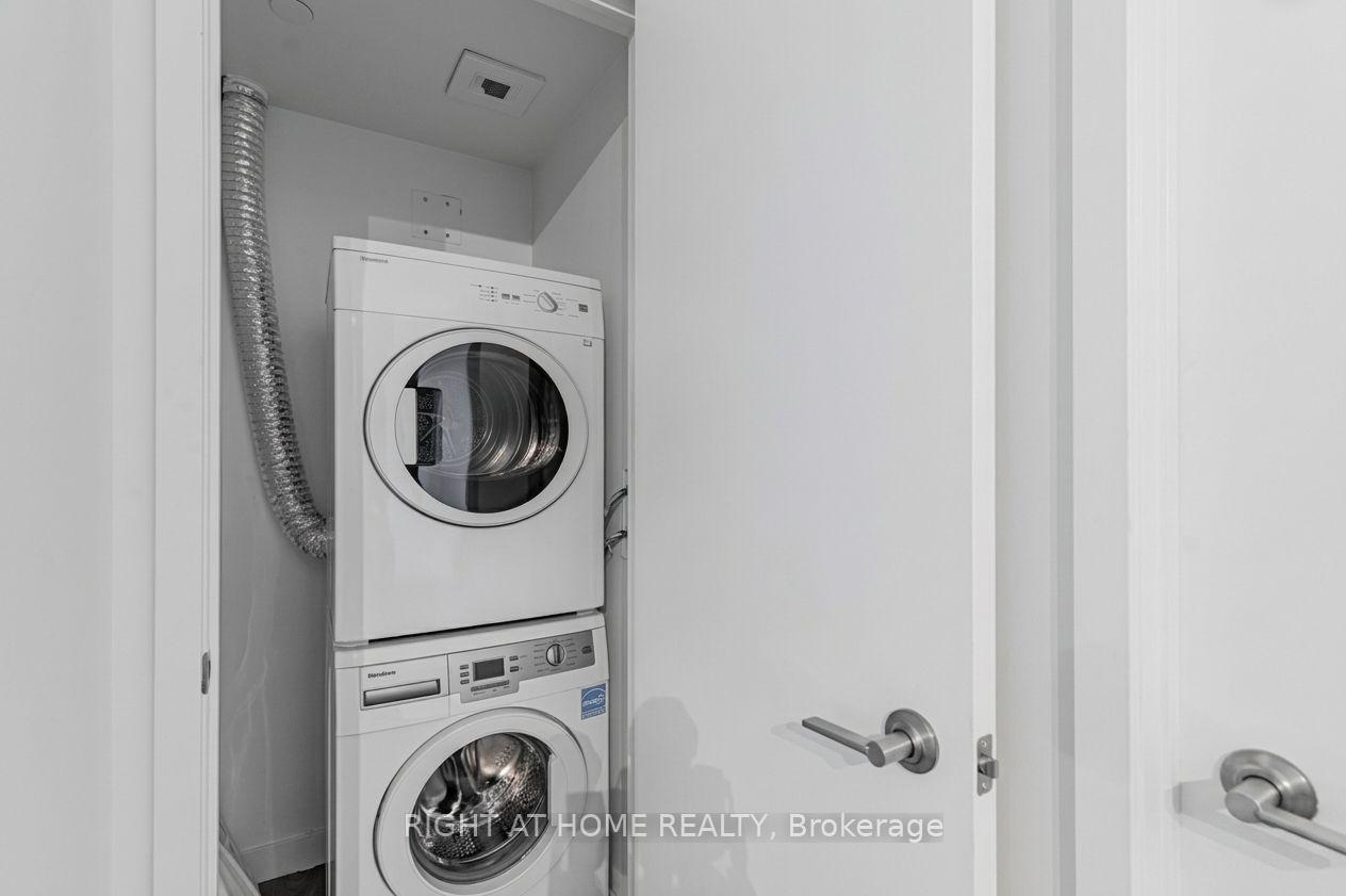 Photo 13 of Unit 1507, 115 Blue Jays Way, Toronto, Waterfront Communities — HOMEH