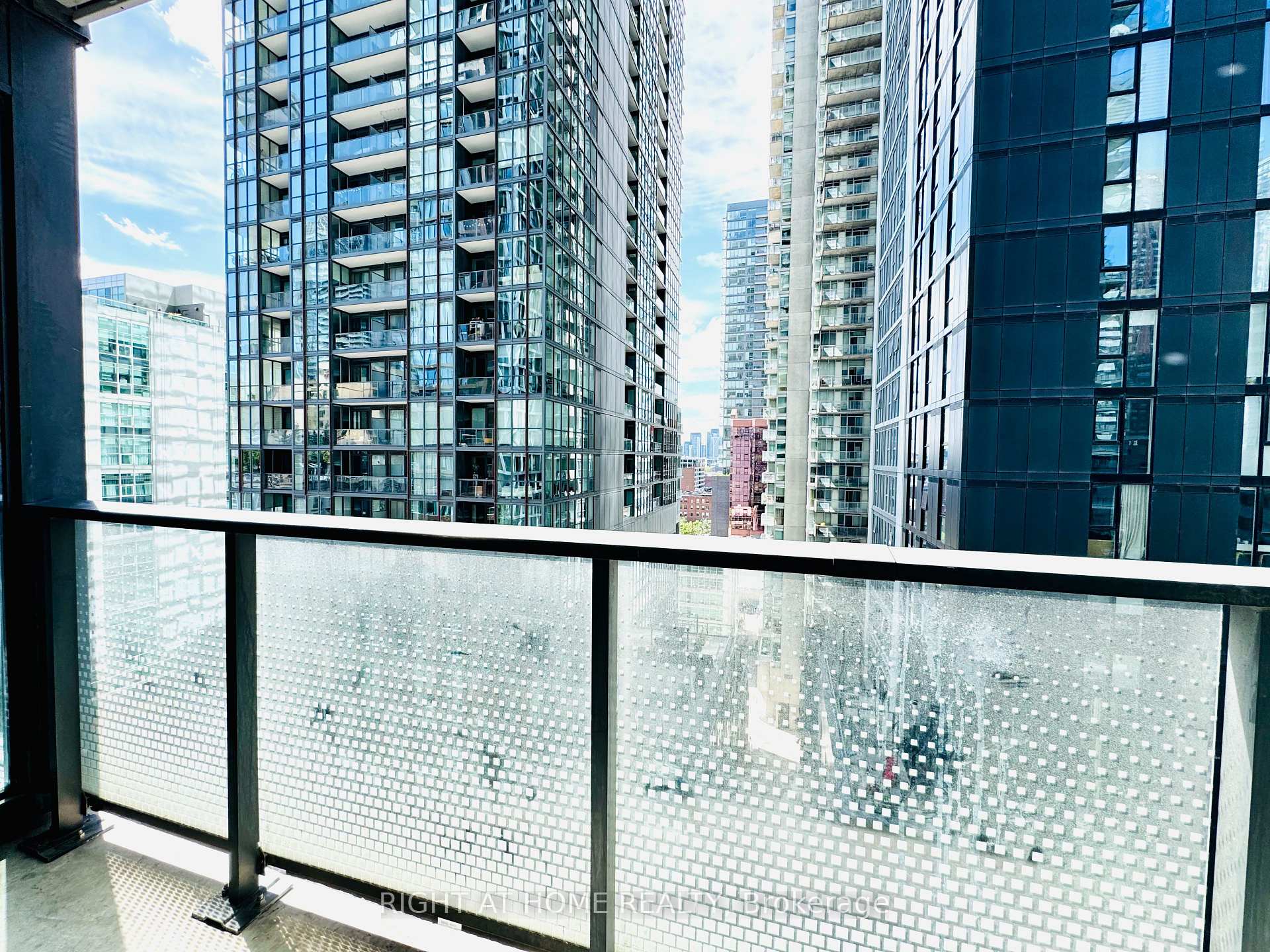 Photo 15 of Unit 1507, 115 Blue Jays Way, Toronto, Waterfront Communities — HOMEH