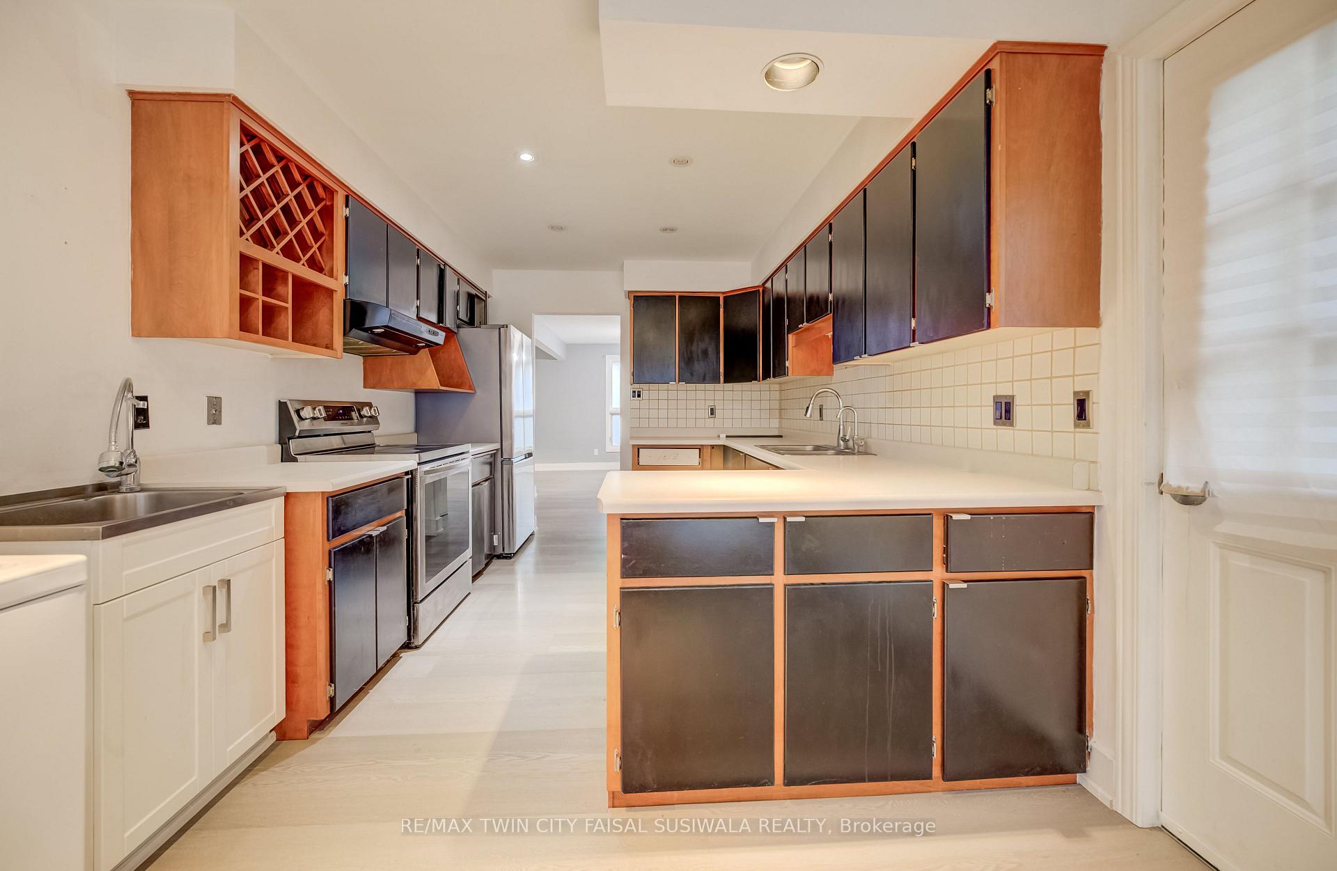 Photo 10 of 135 Brierdale Drive, Kitchener, Idlewood — HOMEH