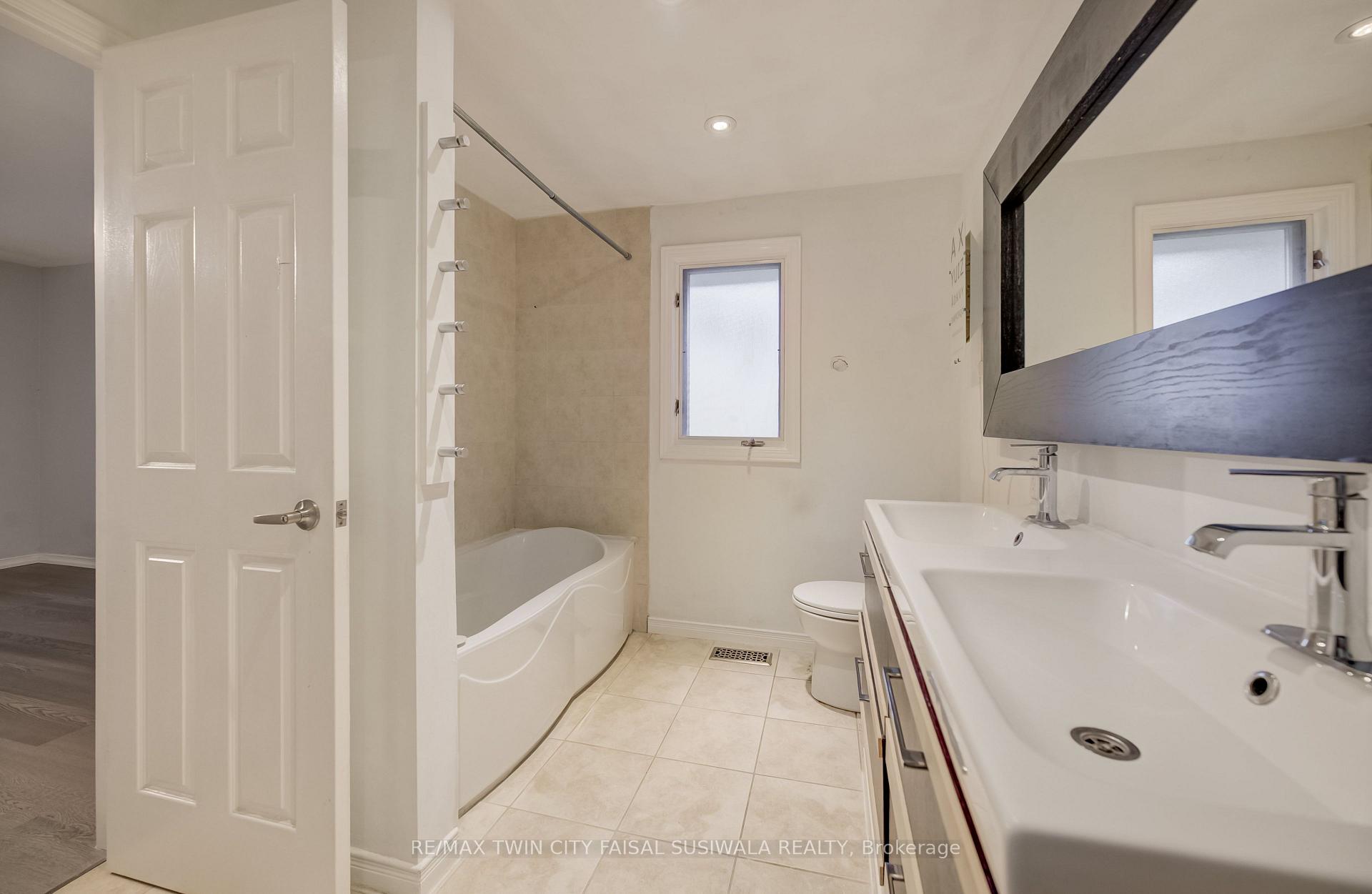 Photo 13 of 135 Brierdale Drive, Kitchener, Idlewood — HOMEH