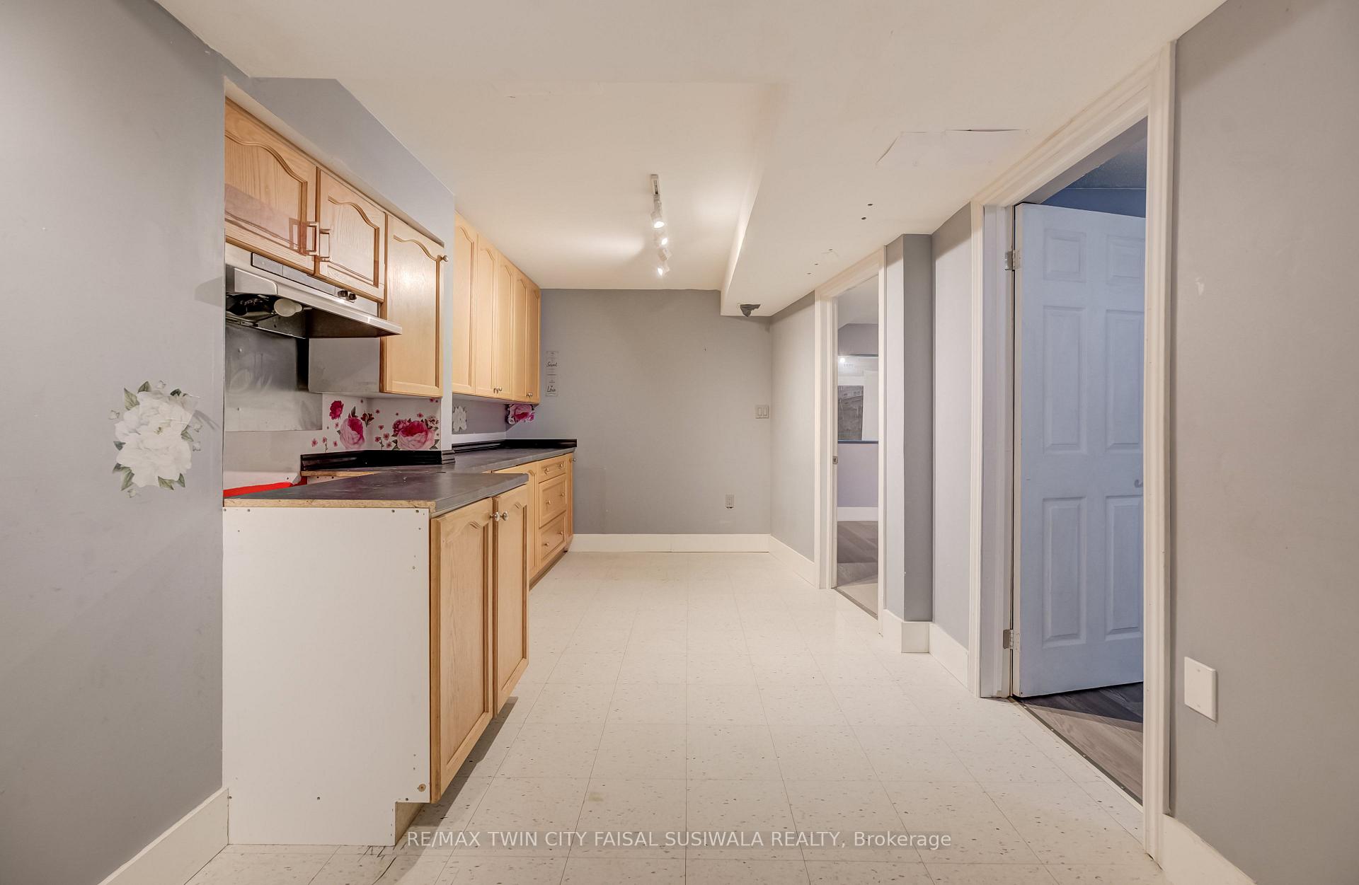 Photo 23 of 135 Brierdale Drive, Kitchener, Idlewood — HOMEH