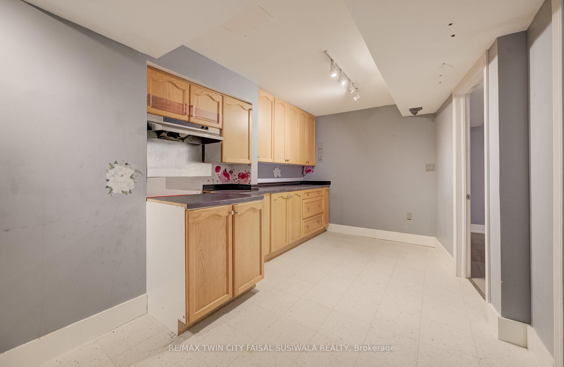 Photo 24 of 135 Brierdale Drive, Kitchener, Idlewood — HOMEH