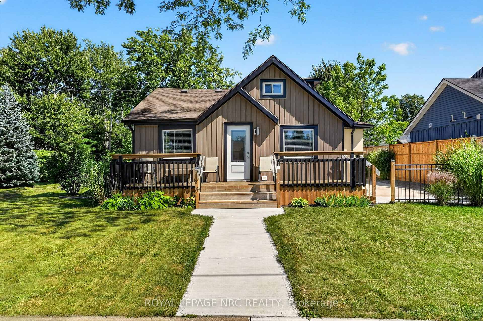Photo of 220 Rosewood Avenue