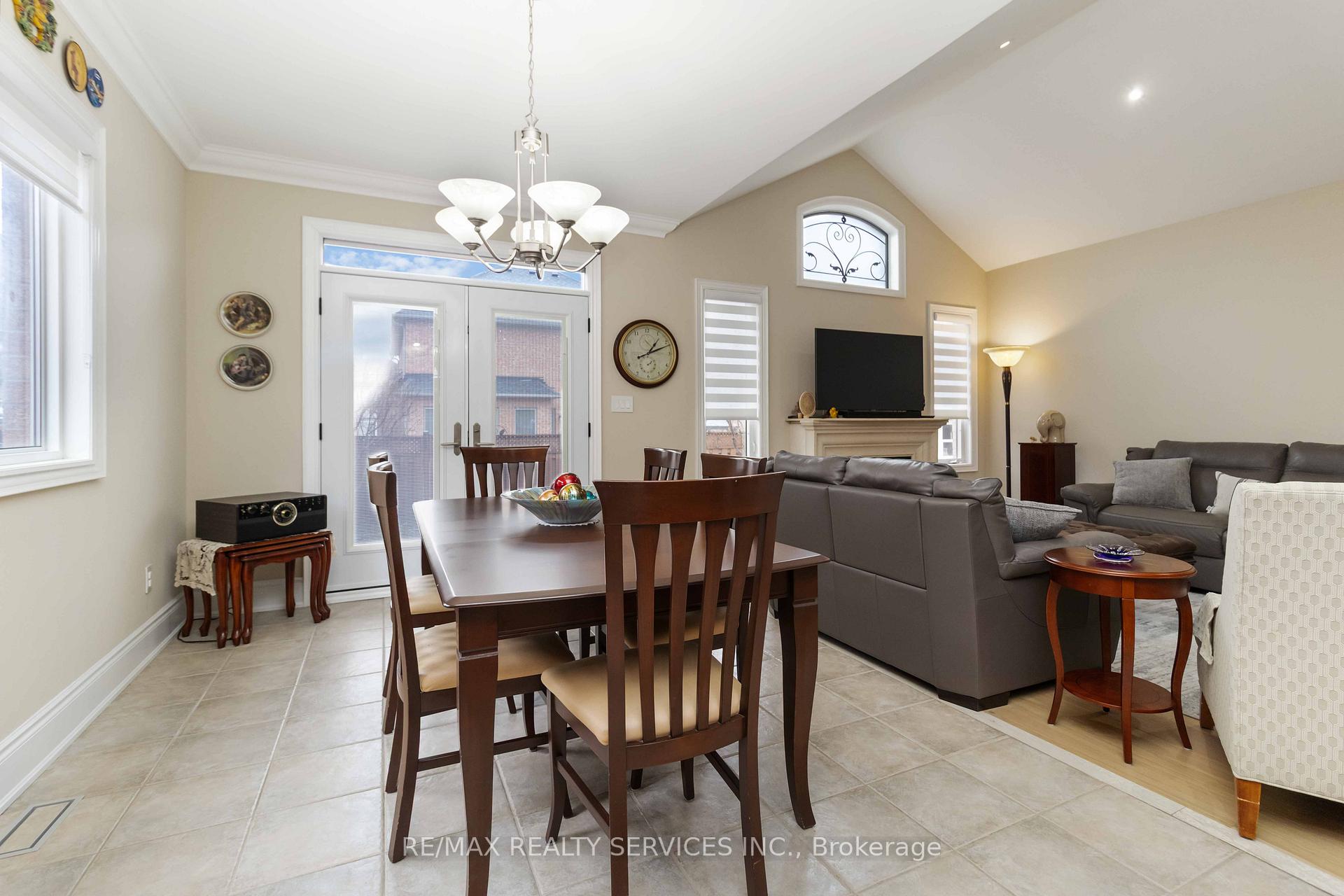 Photo 9 of 15 Valleystream Circle, Brampton, Bram East — HOMEH