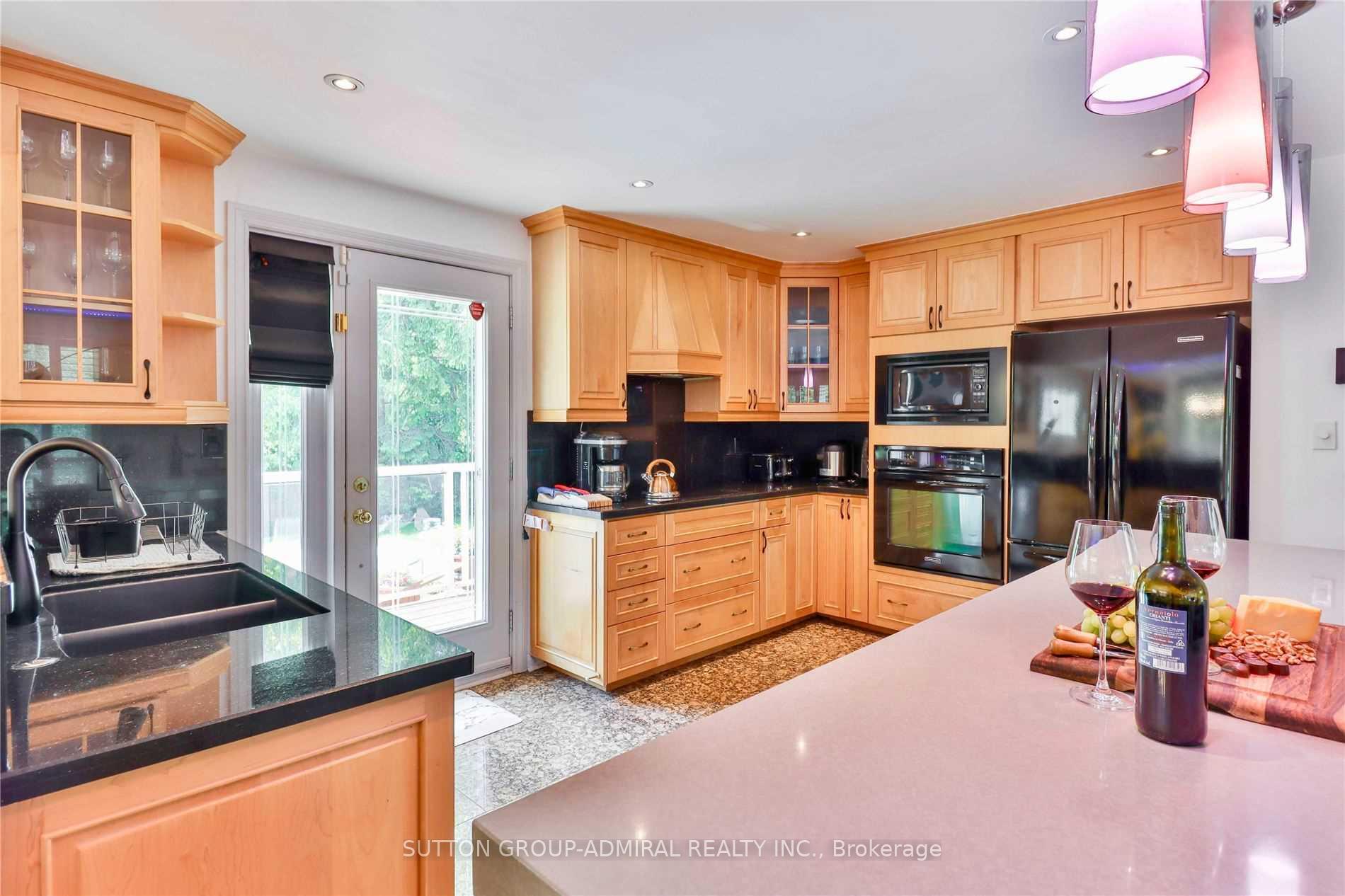 Photo 9 of 135 Elgin Street, Markham, Thornhill — HOMEH