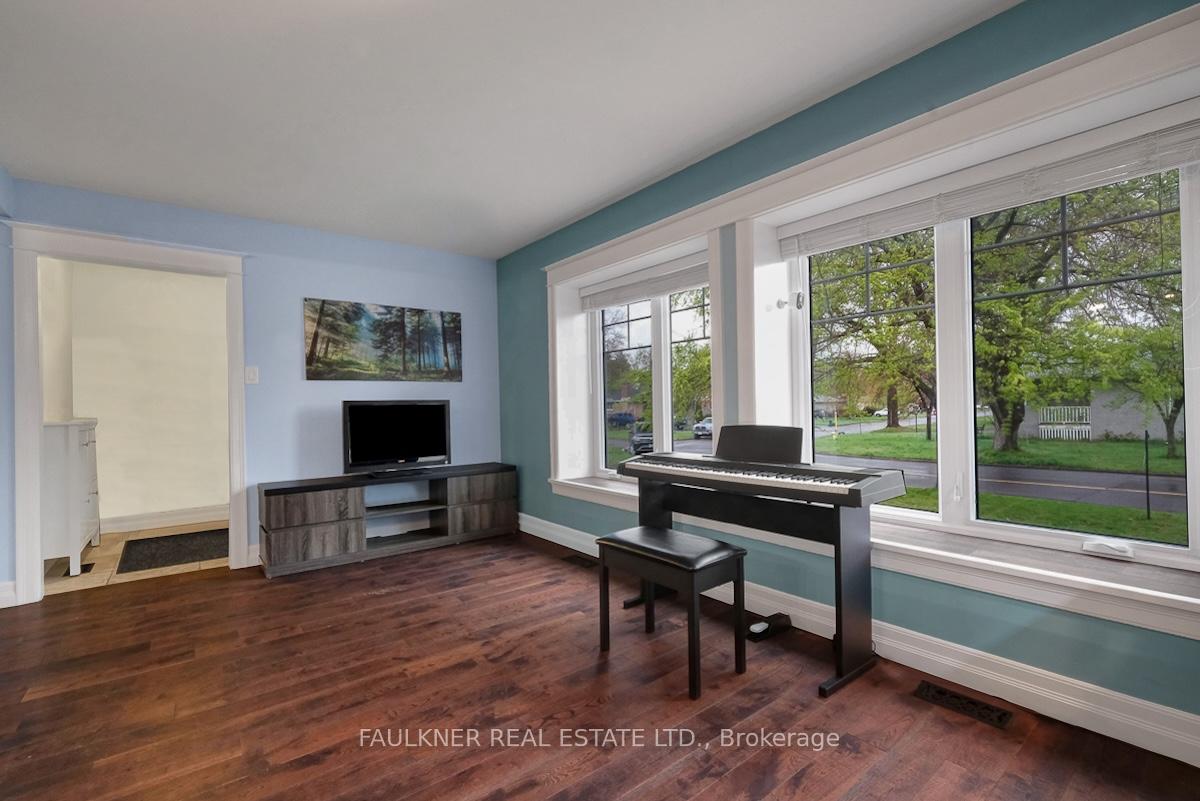 Photo 2 of 1304 Adirondack Drive, Ottawa, Kenson Park — HOMEH