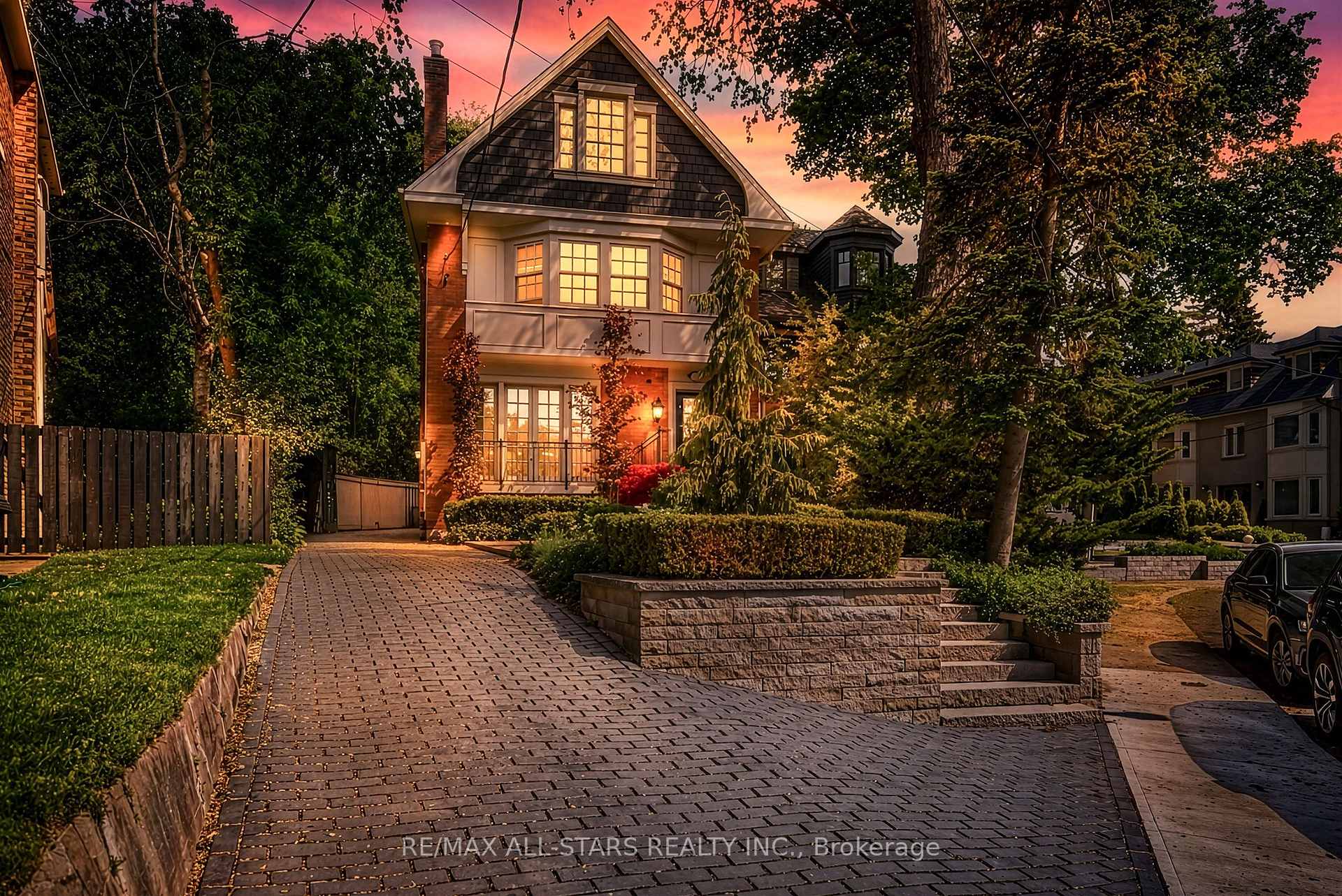 Photo 3 of 30 Edgewood Crescent, Toronto, Rosedale-Moore Park — HOMEH