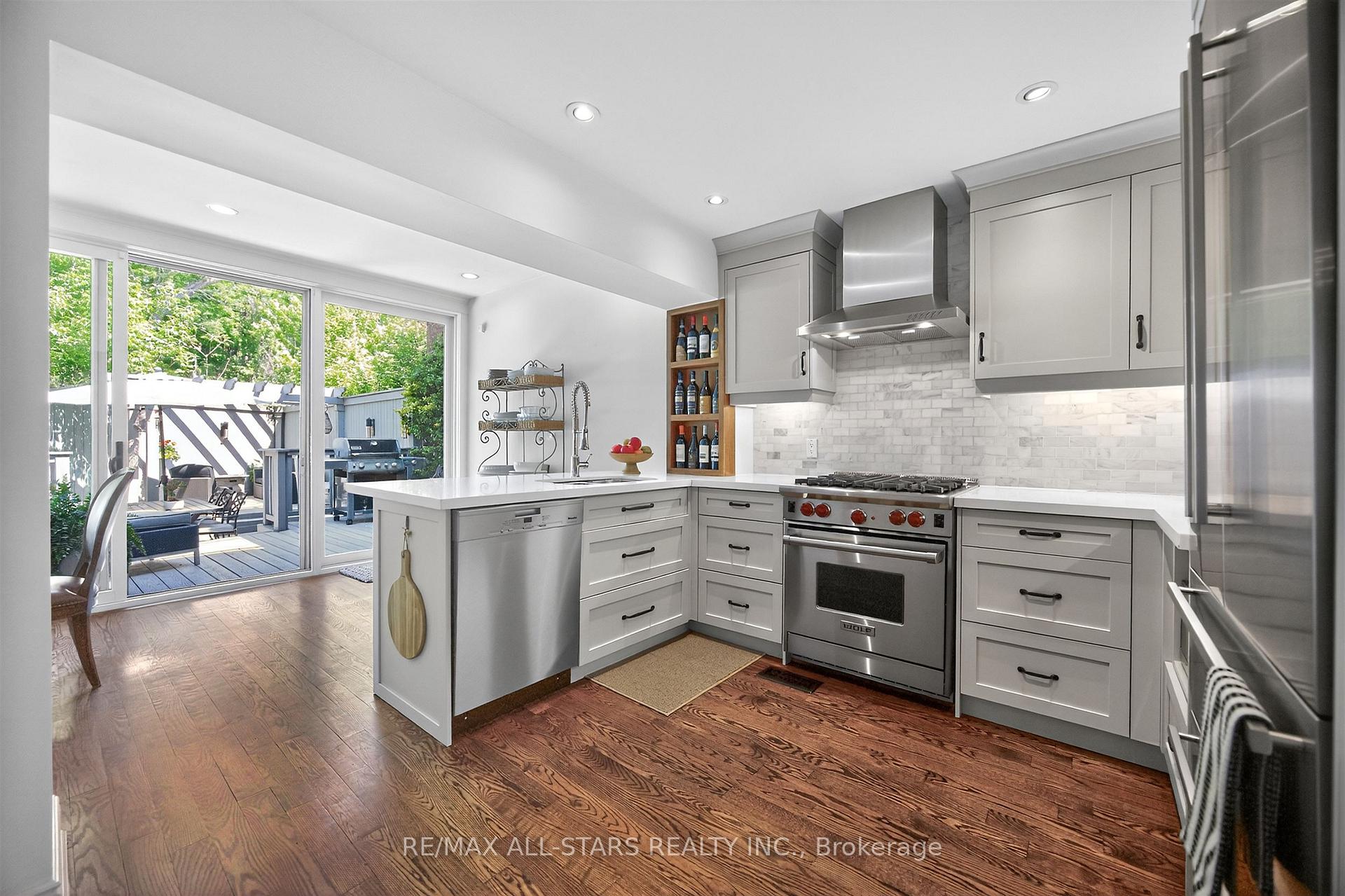 Photo 13 of 30 Edgewood Crescent, Toronto, Rosedale-Moore Park — HOMEH