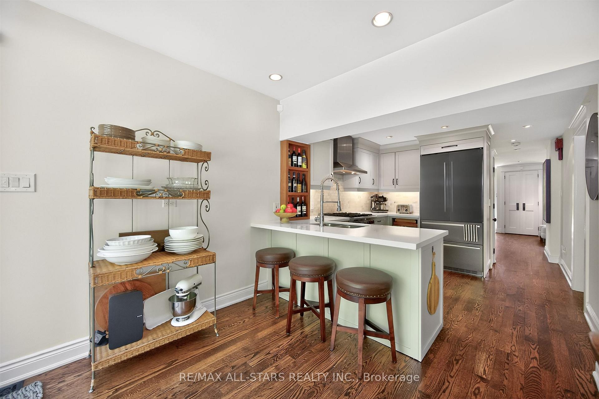 Photo 16 of 30 Edgewood Crescent, Toronto, Rosedale-Moore Park — HOMEH