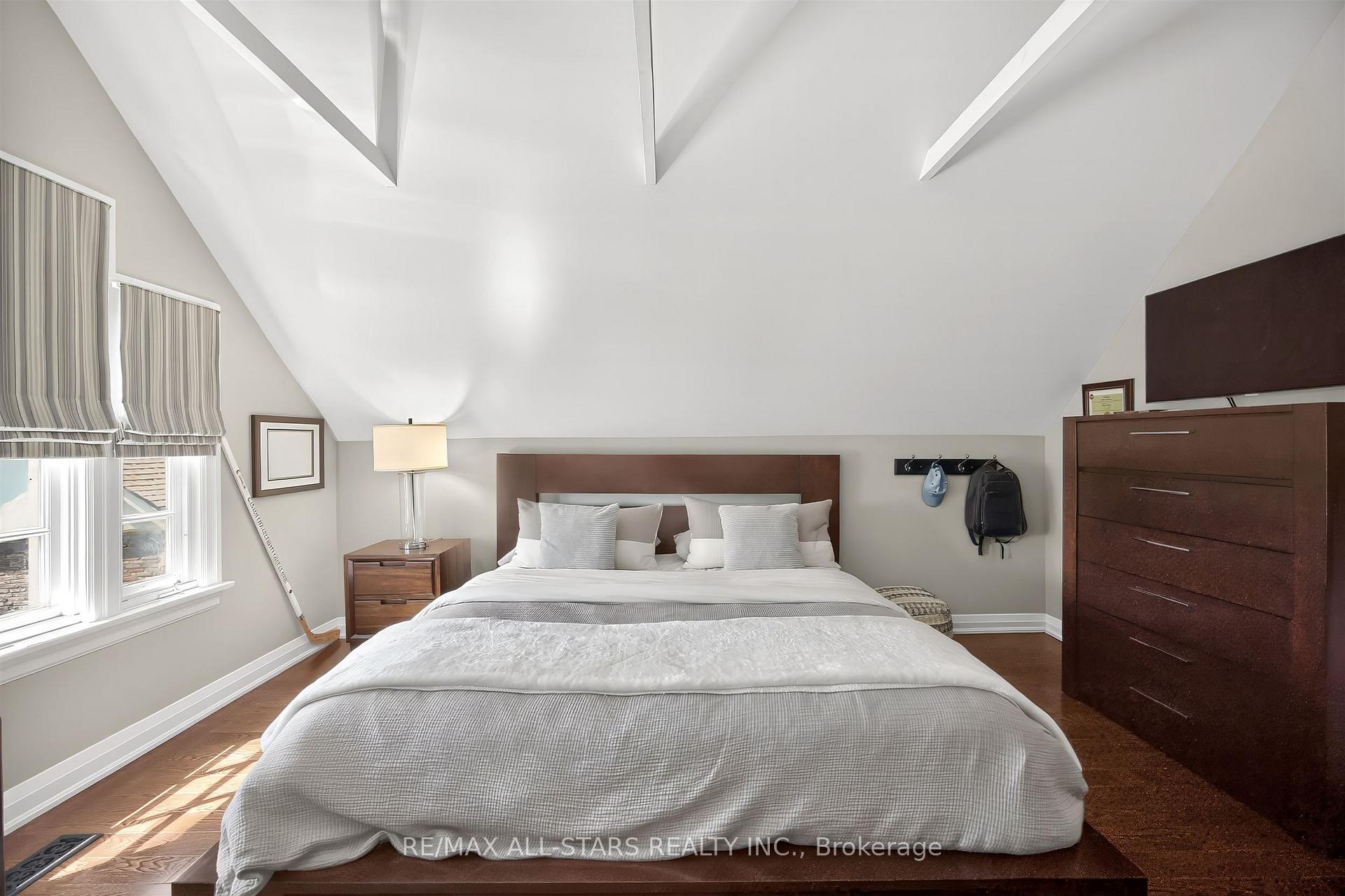 Photo 34 of 30 Edgewood Crescent, Toronto, Rosedale-Moore Park — HOMEH