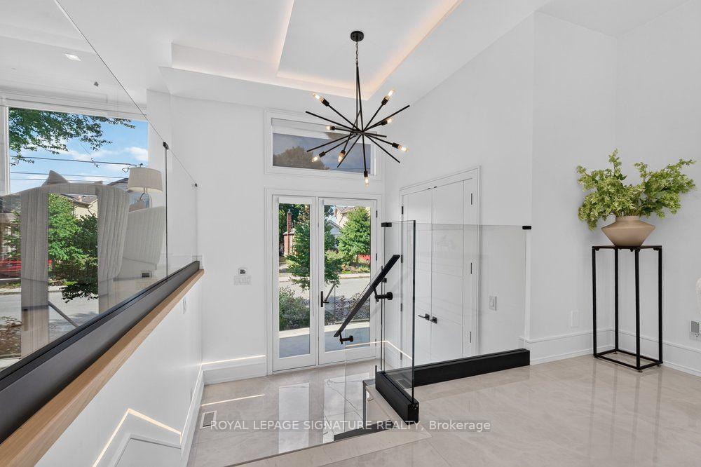 Photo 4 of 39 Derwyn Road, Toronto, East York — HOMEH