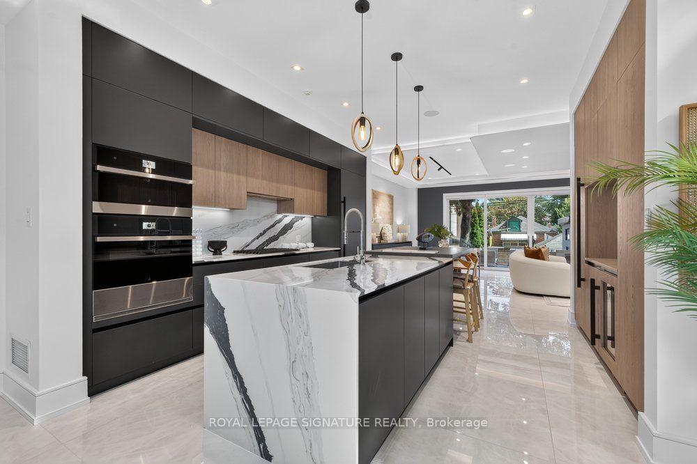 Photo 10 of 39 Derwyn Road, Toronto, East York — HOMEH