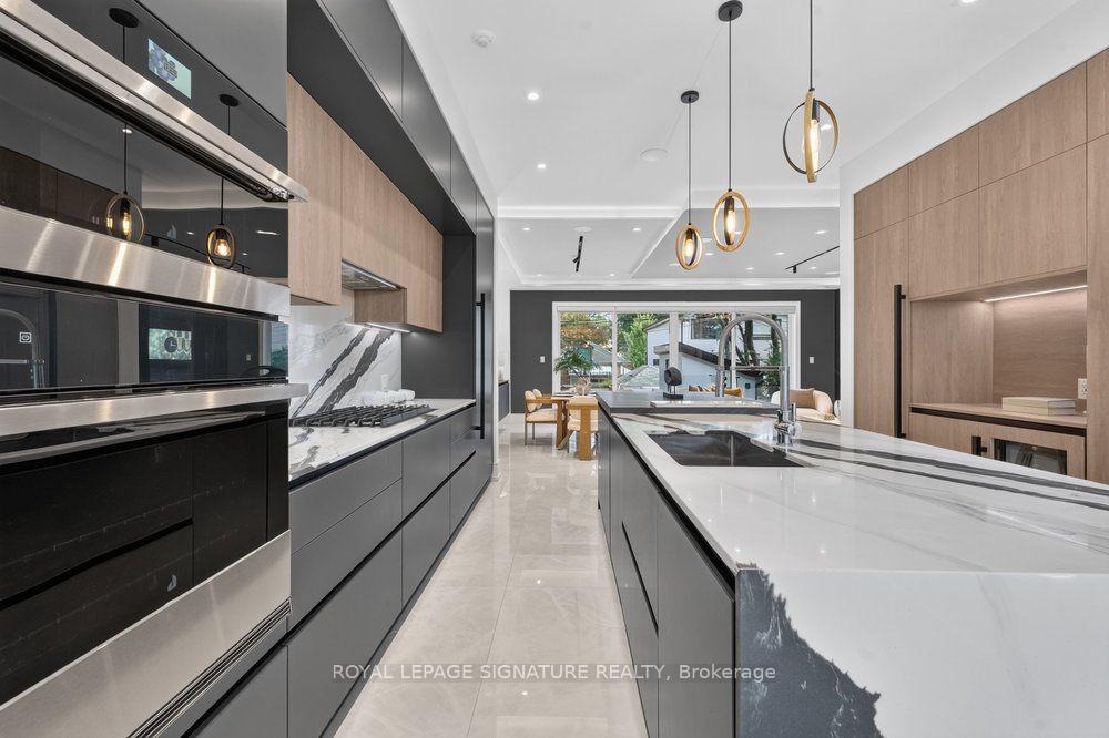 Photo 11 of 39 Derwyn Road, Toronto, East York — HOMEH