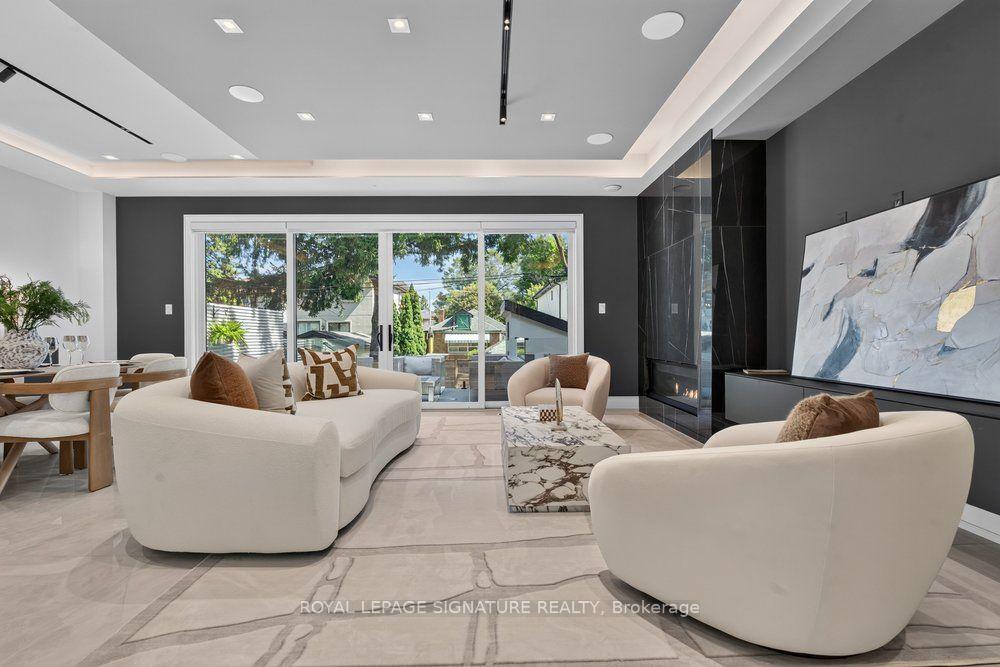Photo 17 of 39 Derwyn Road, Toronto, East York — HOMEH