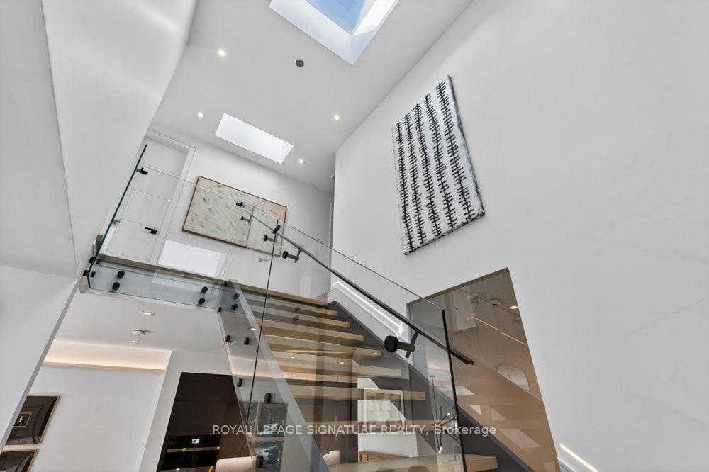 Photo 23 of 39 Derwyn Road, Toronto, East York — HOMEH