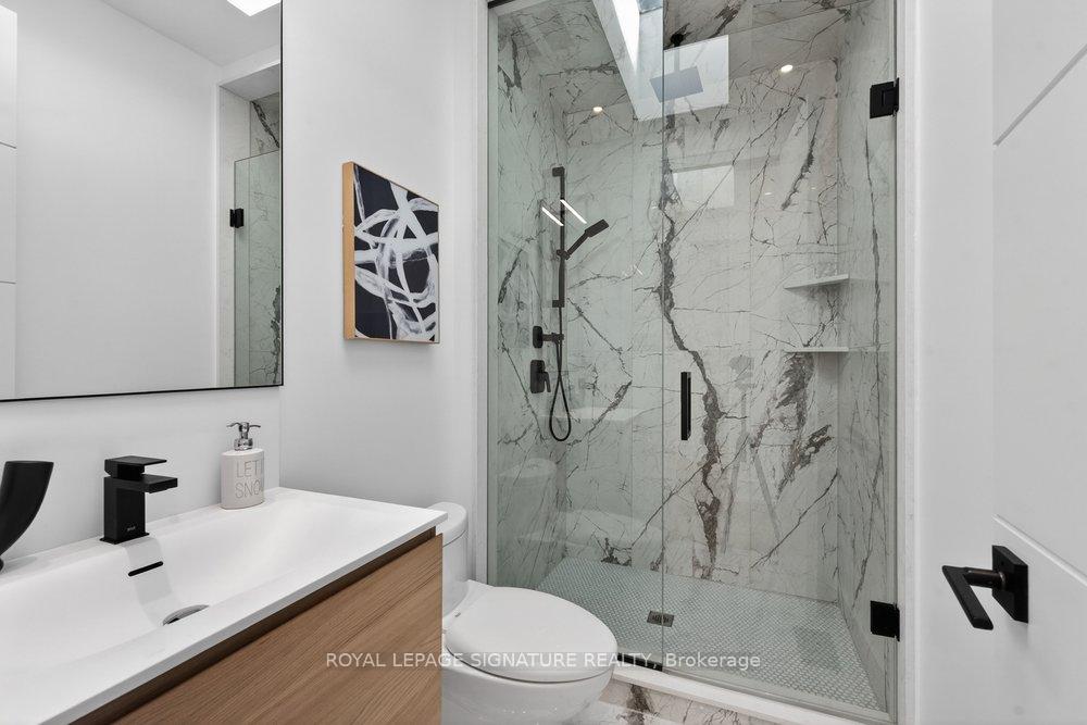 Photo 33 of 39 Derwyn Road, Toronto, East York — HOMEH
