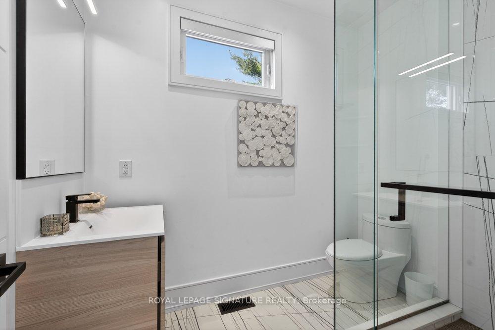 Photo 37 of 39 Derwyn Road, Toronto, East York — HOMEH