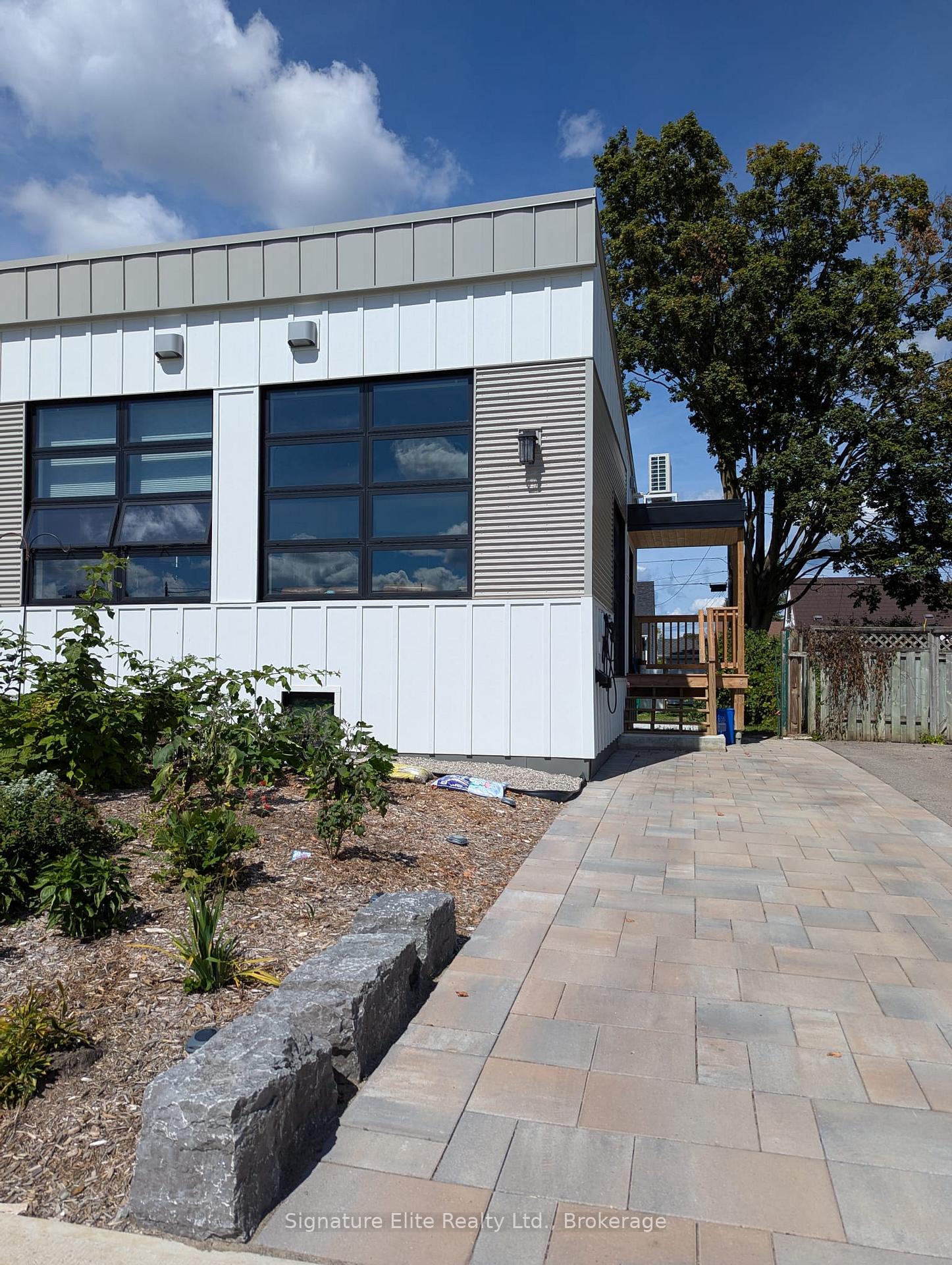 Photo 2 of 668 Gillespie Avenue, Peterborough, Otonabee Ward 1 — HOMEH