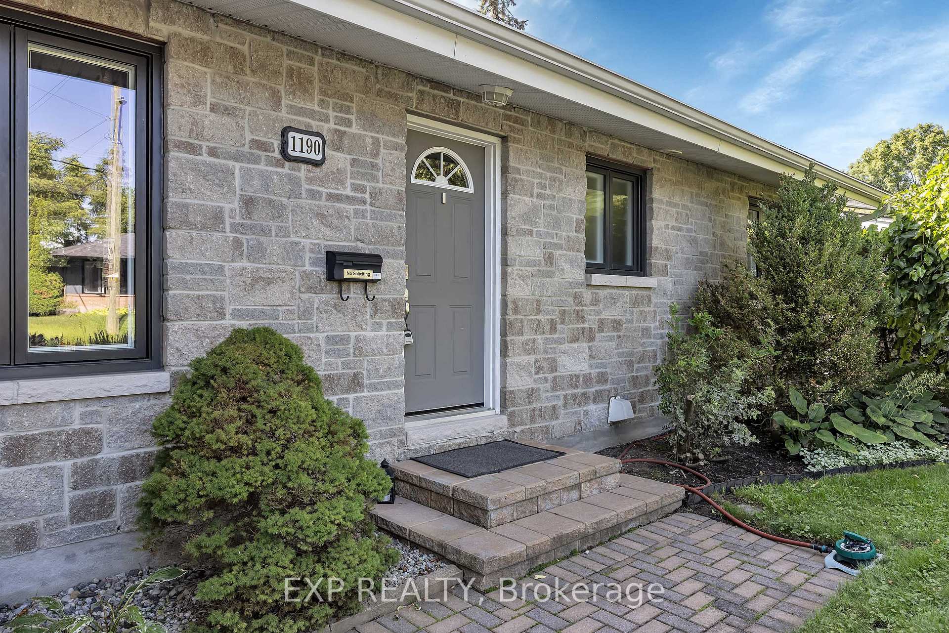 Photo 2 of 1190 Parkway Drive, Ottawa, Parkway Park — HOMEH