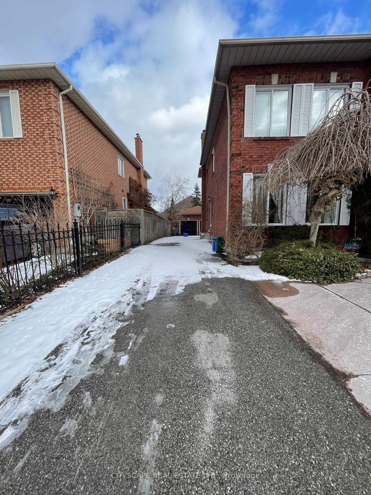 Photo 5 of 3 Leah Crescent, Ajax, Central West — HOMEH