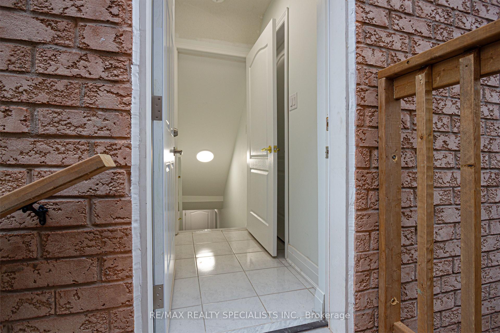 Photo 2 of Unit Lower, 5446 Tasha Drive, Mississauga, Churchill Meadows — HOMEH