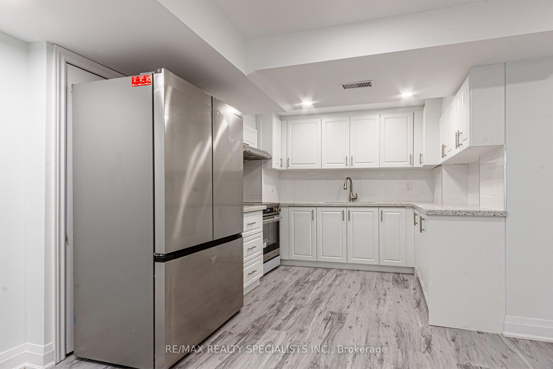 Photo 5 of Unit Lower, 5446 Tasha Drive, Mississauga, Churchill Meadows — HOMEH