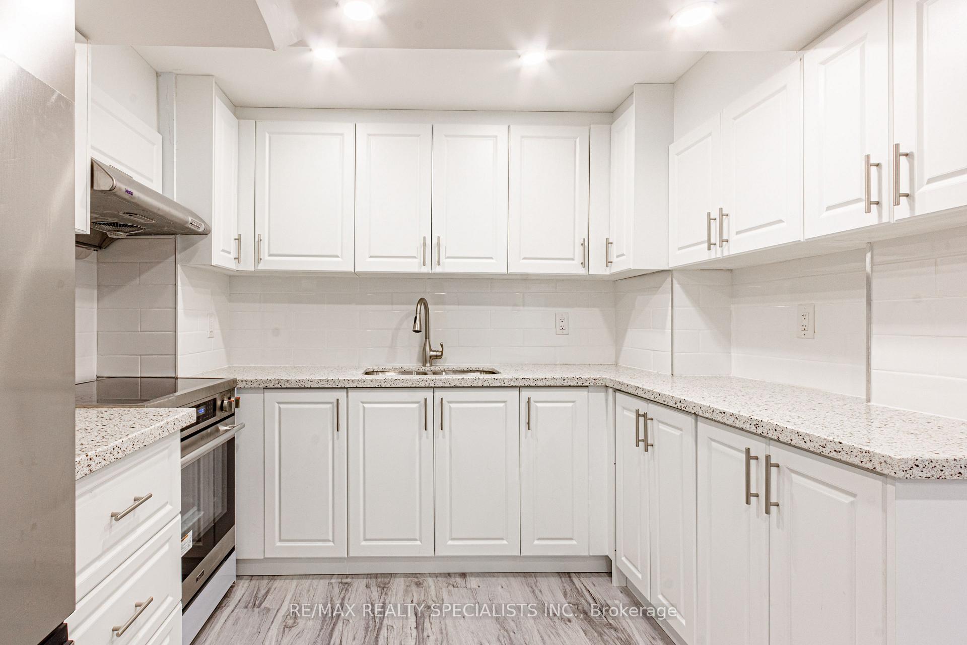 Photo 6 of Unit Lower, 5446 Tasha Drive, Mississauga, Churchill Meadows — HOMEH