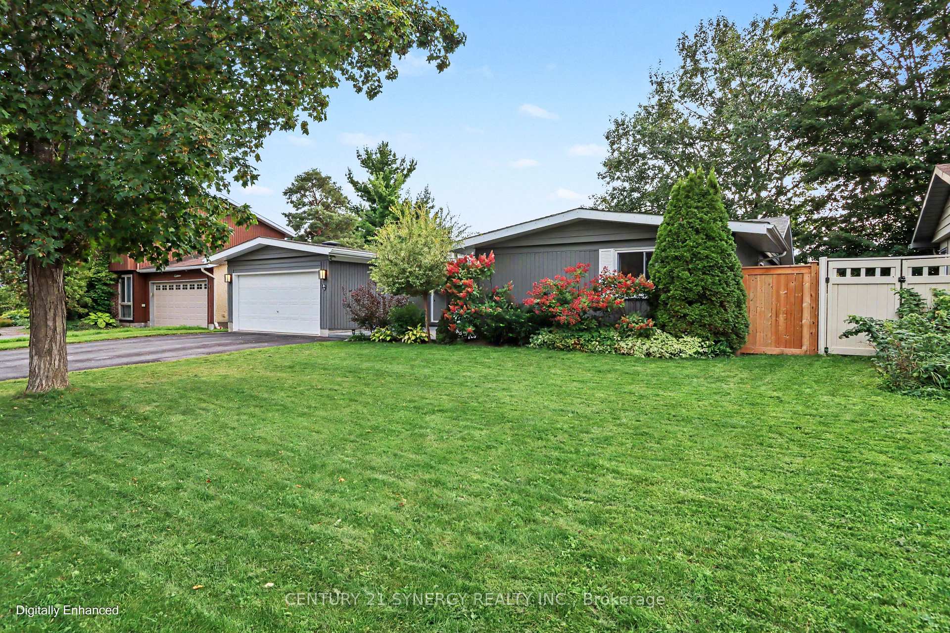 Photo 2 of 16 Lentini Way, Ottawa, Meadowlands/St. Claire Gardens — HOMEH