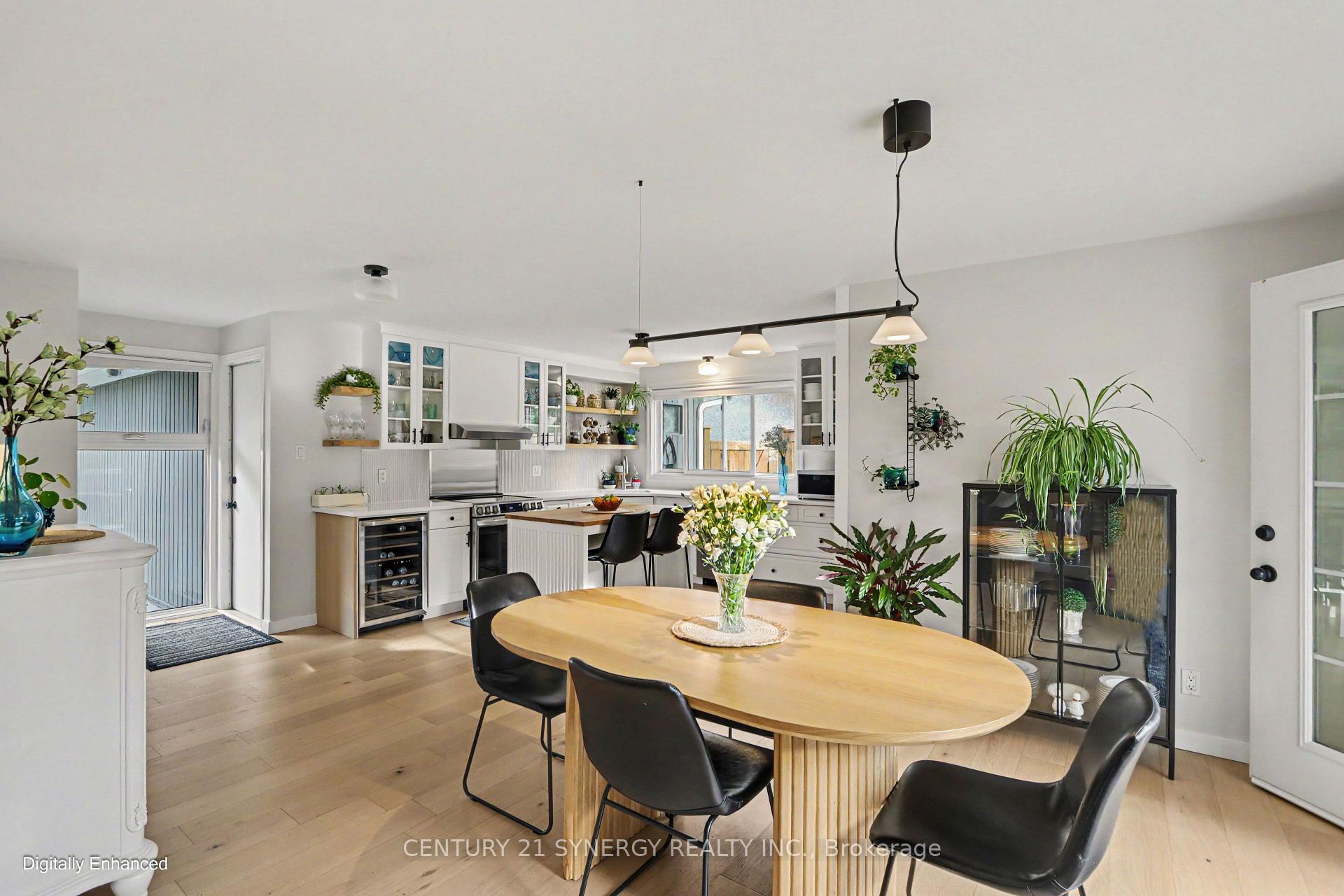 Photo 8 of 16 Lentini Way, Ottawa, Meadowlands/St. Claire Gardens — HOMEH