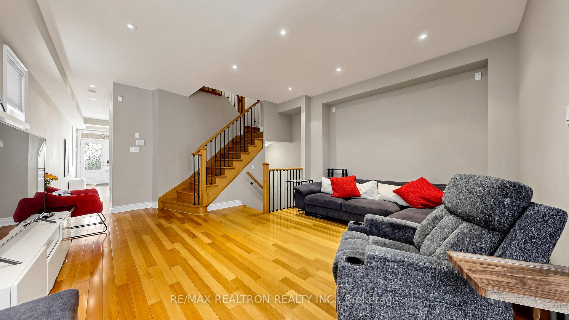 Photo 4 of 55 Bristlewood Crescent, Vaughan, Patterson — HOMEH