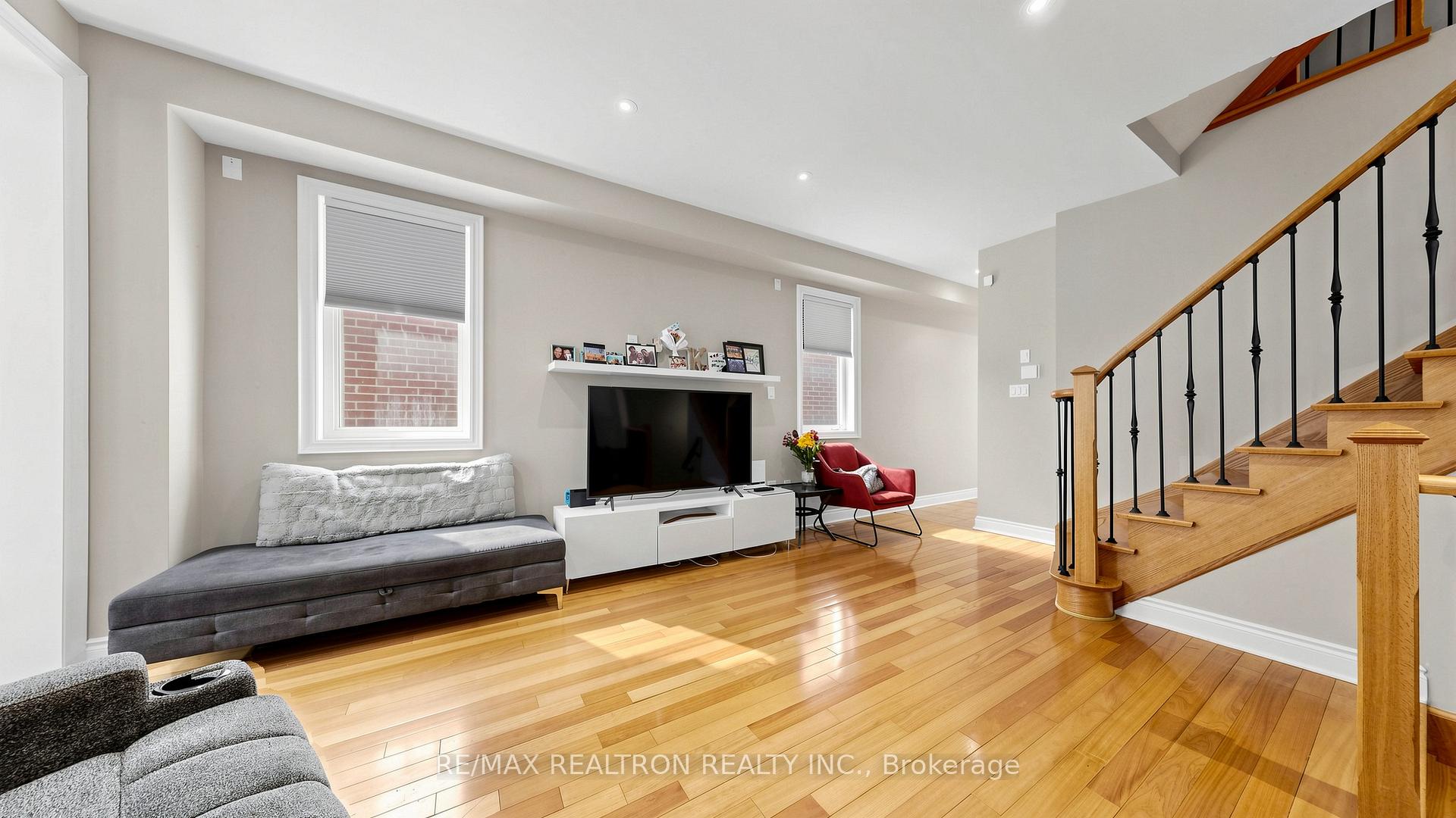 Photo 6 of 55 Bristlewood Crescent, Vaughan, Patterson — HOMEH