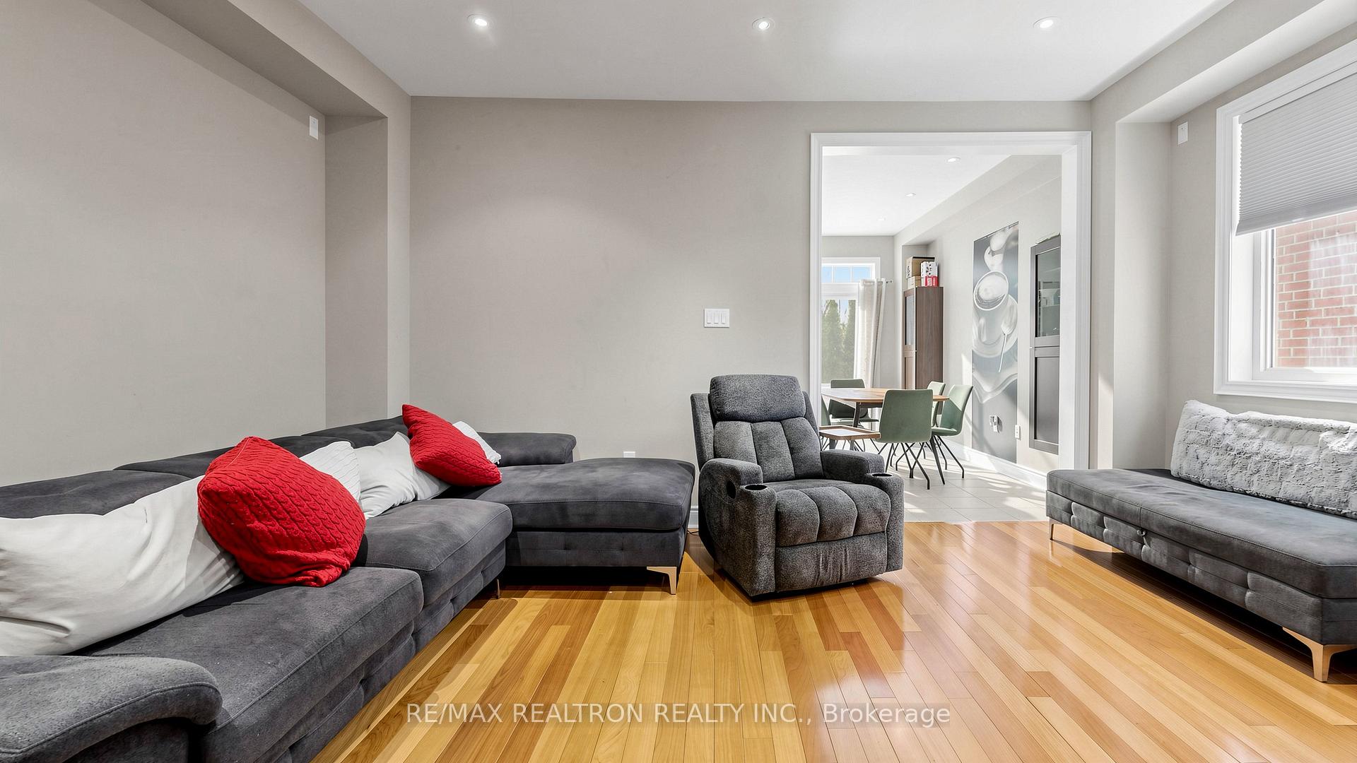Photo 7 of 55 Bristlewood Crescent, Vaughan, Patterson — HOMEH