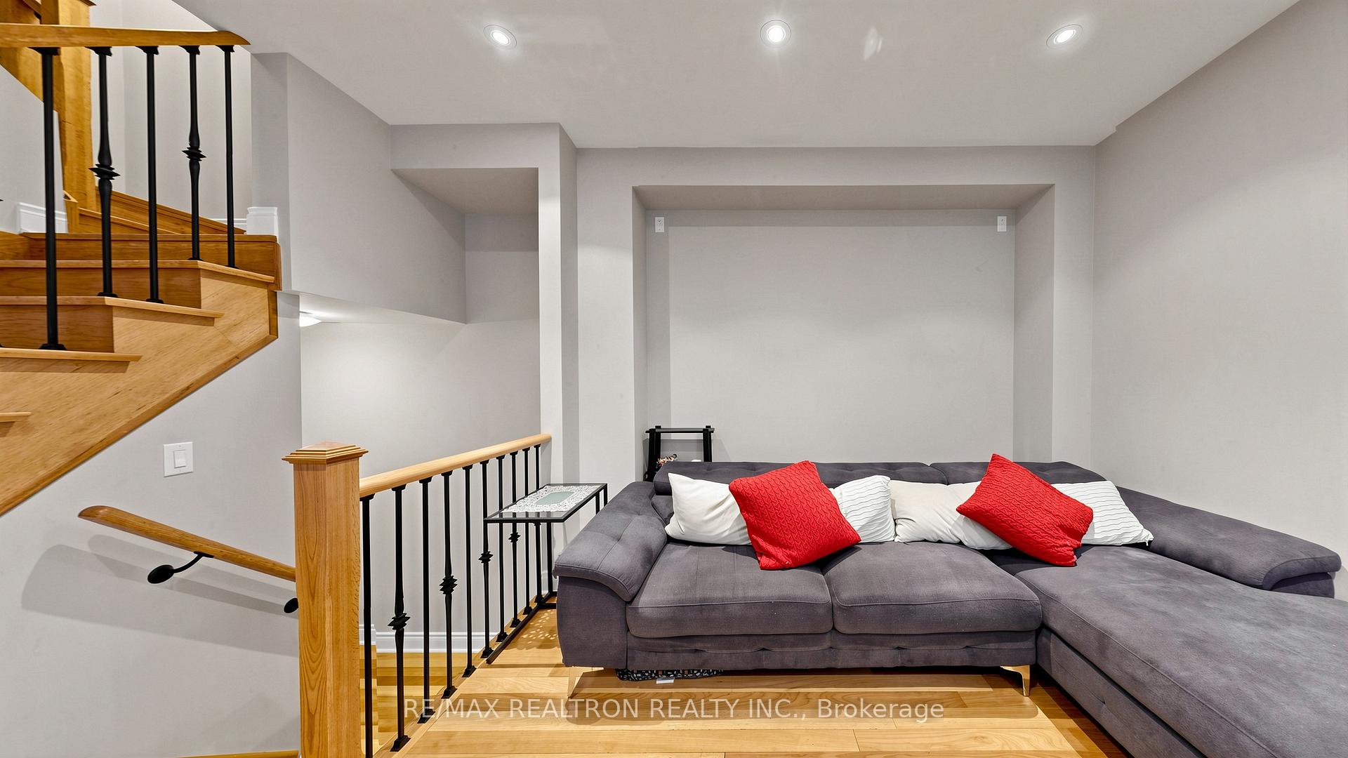 Photo 8 of 55 Bristlewood Crescent, Vaughan, Patterson — HOMEH