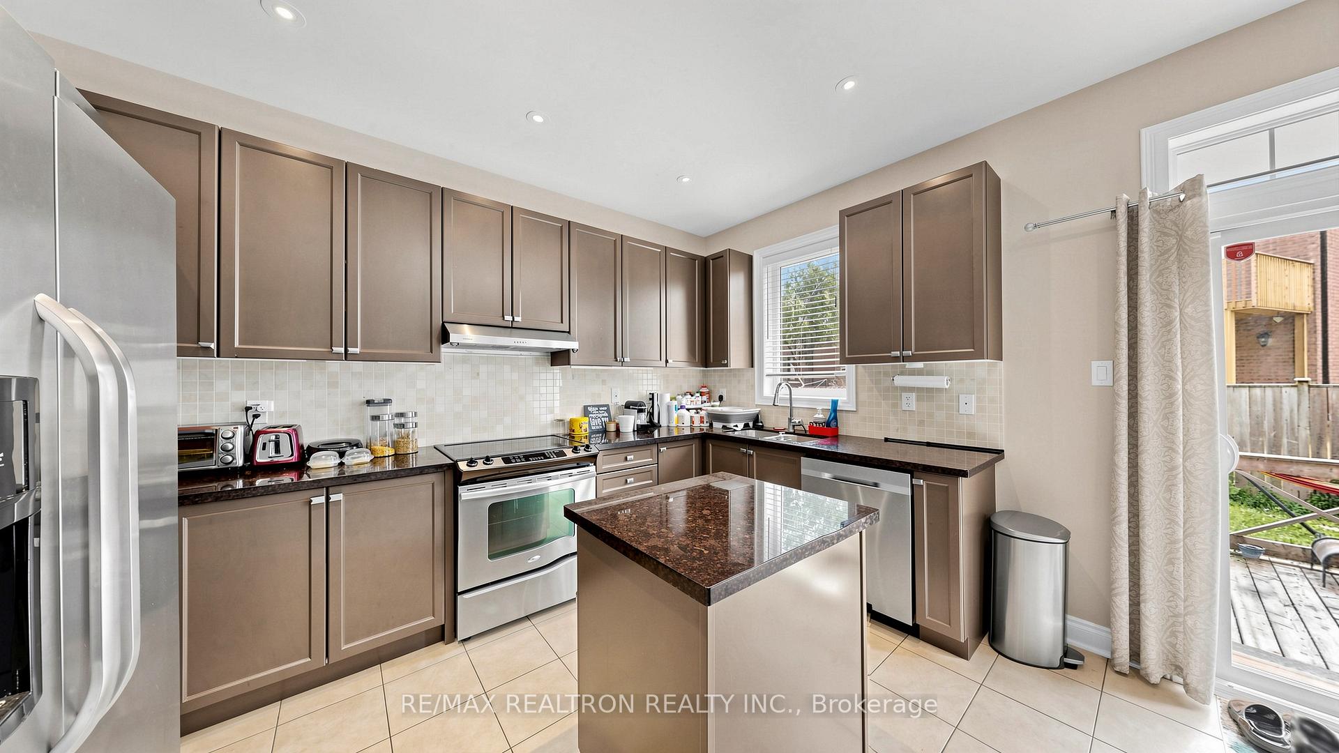 Photo 12 of 55 Bristlewood Crescent, Vaughan, Patterson — HOMEH