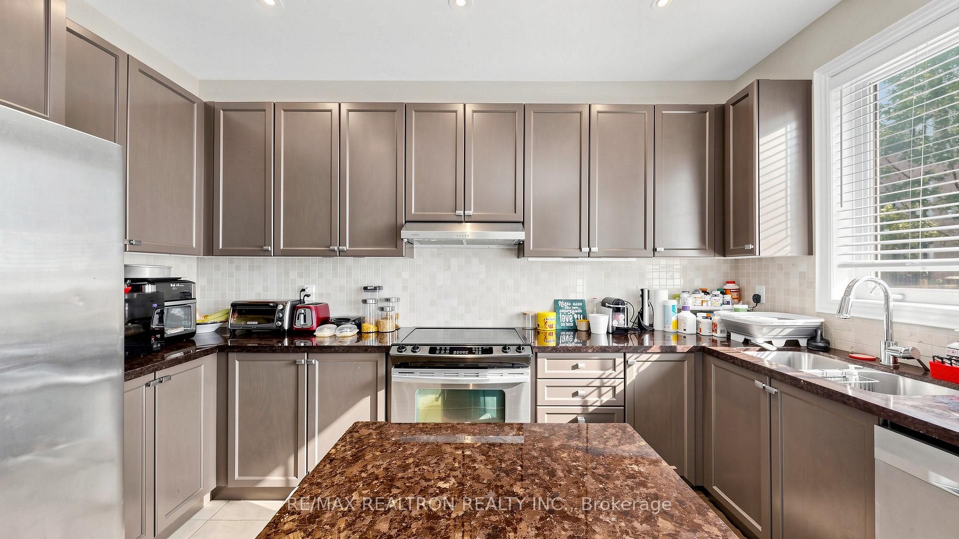 Photo 13 of 55 Bristlewood Crescent, Vaughan, Patterson — HOMEH