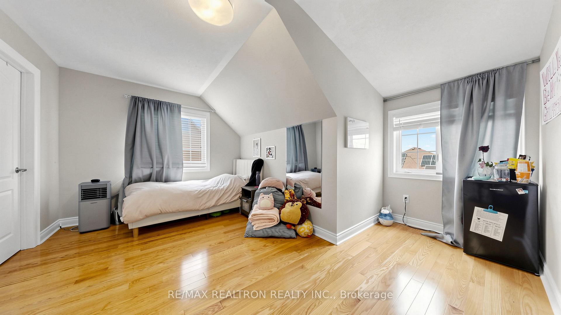 Photo 25 of 55 Bristlewood Crescent, Vaughan, Patterson — HOMEH